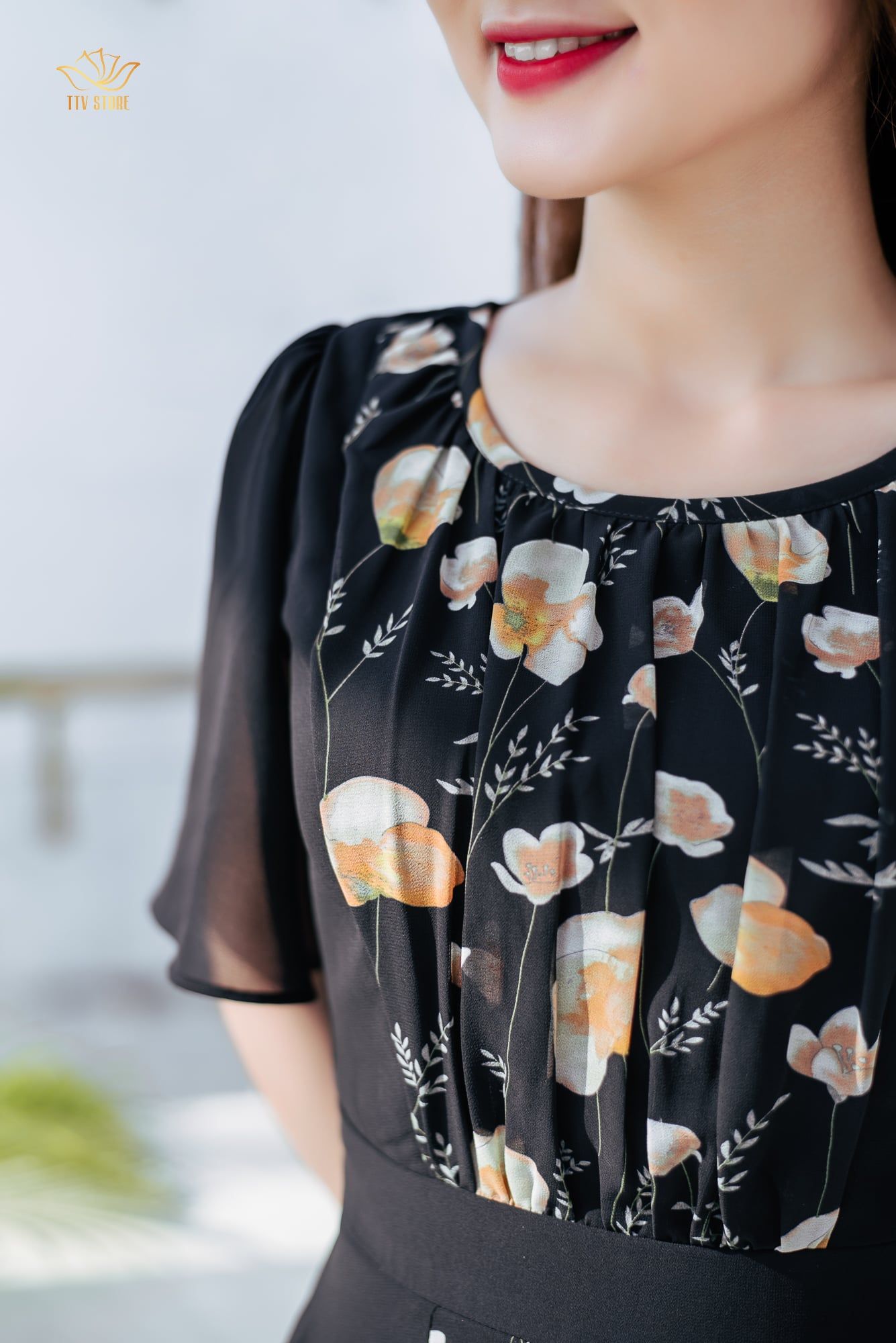 Đầm xoè - Cổ tròn xếp li tay loe - CD - Đen hoa kem - TTV1194