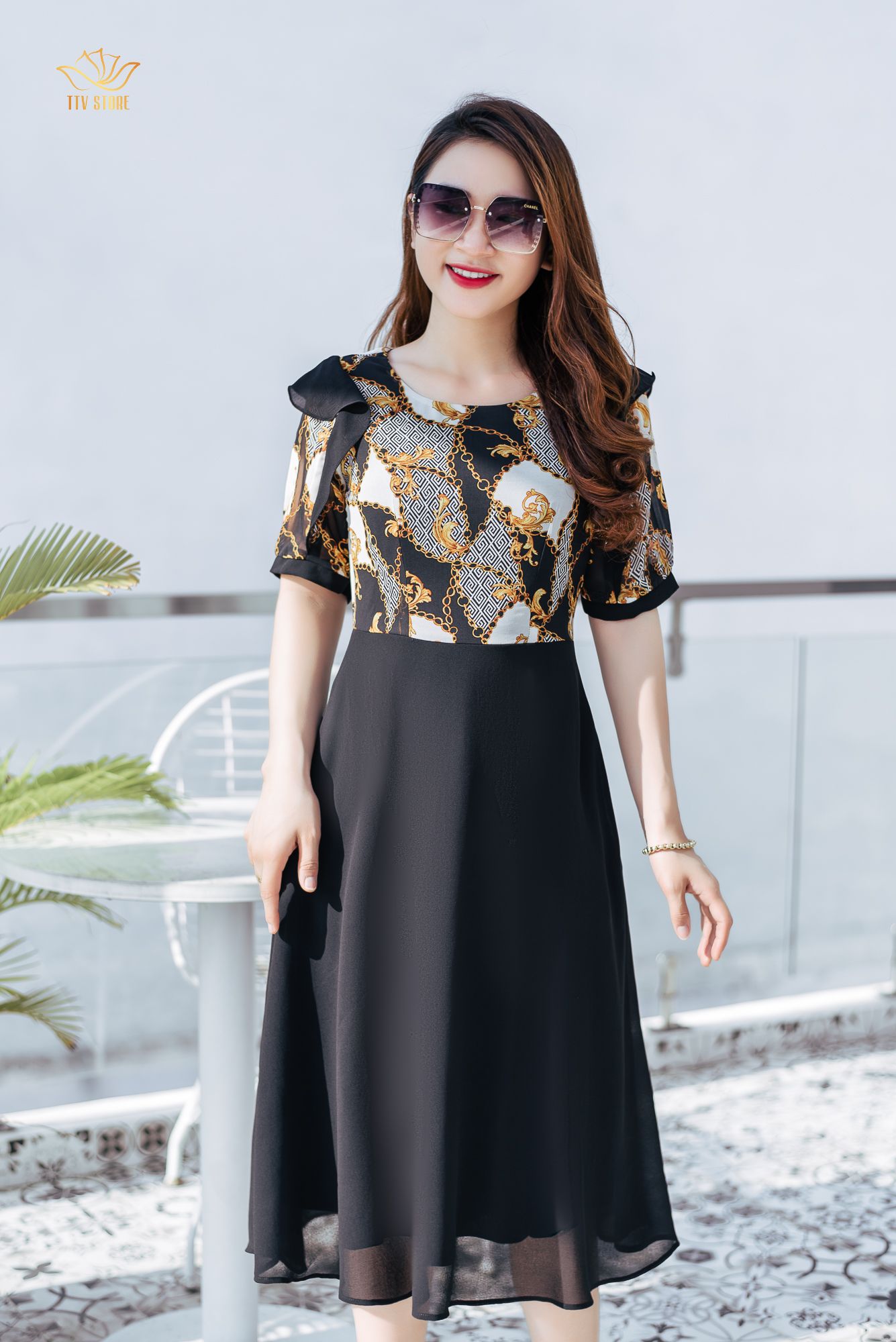 Đầm xoè - Cổ tròn tay bèo - CV - Đen hoạ tiết - TTV1186