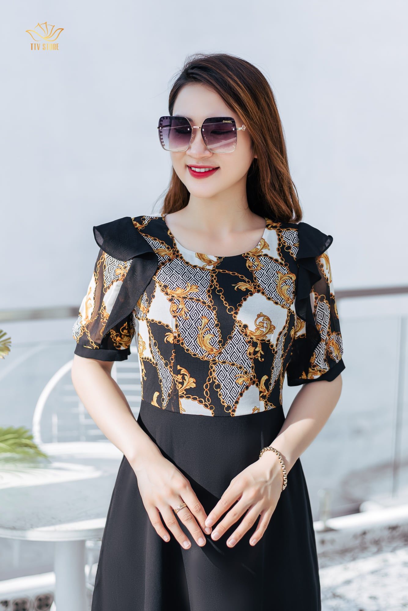 Đầm xoè - Cổ tròn tay bèo - CV - Đen hoạ tiết - TTV1186