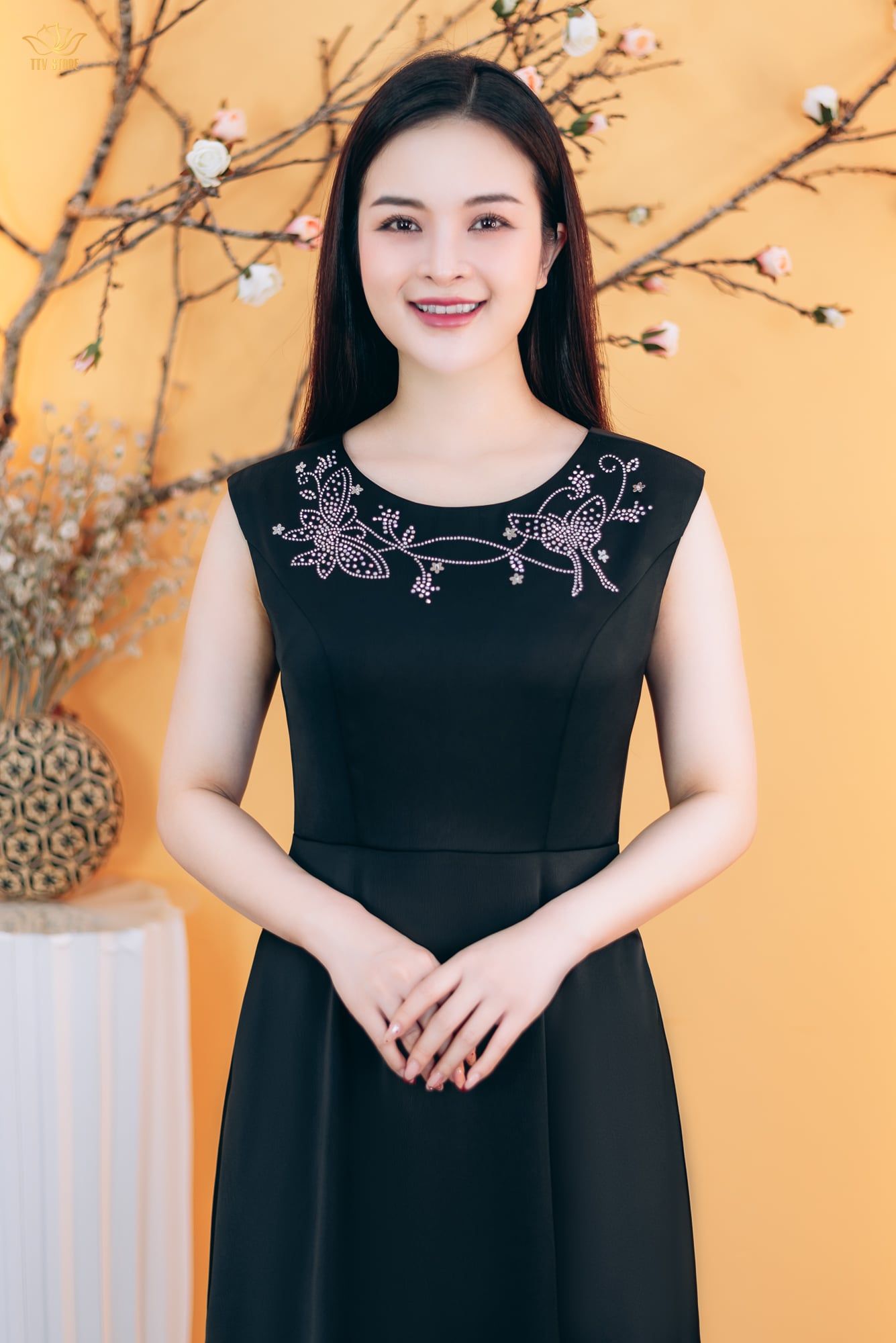 Đầm xòe - Cổ tròn đính đá tay sát nách - CD - Đen - TTV1814