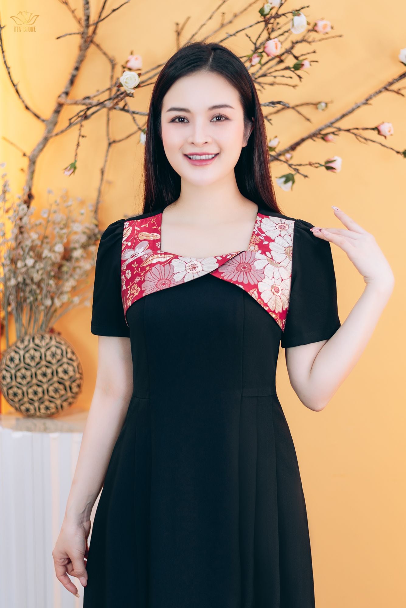 Đầm xòe - Cổ vuông tim tay ngắn - CT - Đen - TTV1824