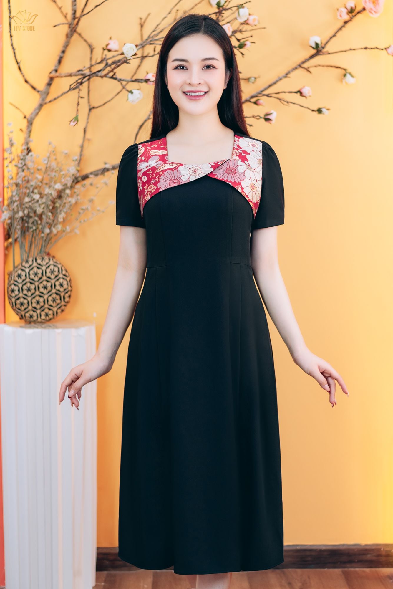 Đầm xòe - Cổ vuông tim tay ngắn - CT - Đen - TTV1824