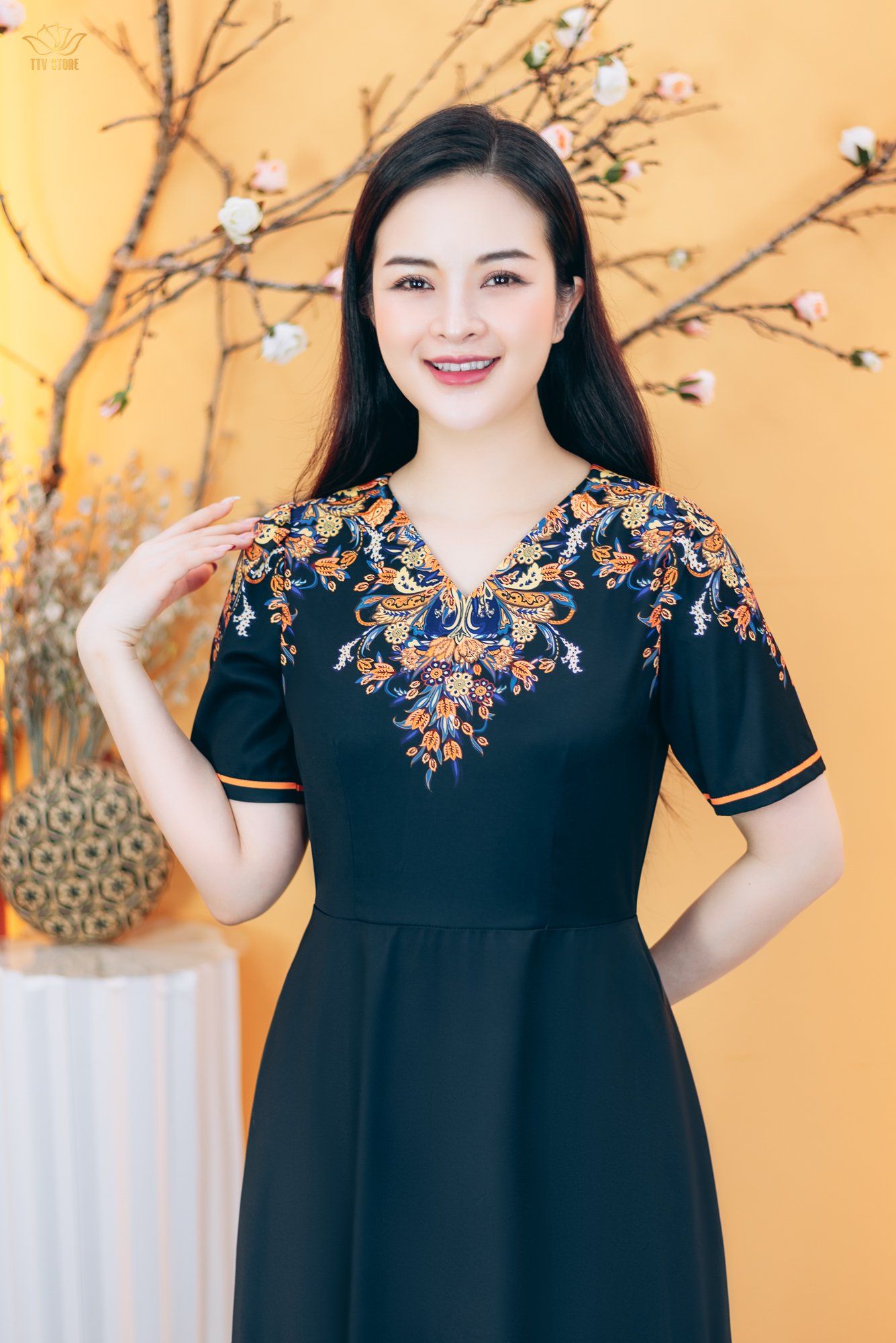 Đầm xòe - Cổ tim tay ngắn - CV - Đen họa tiết - TTV1818