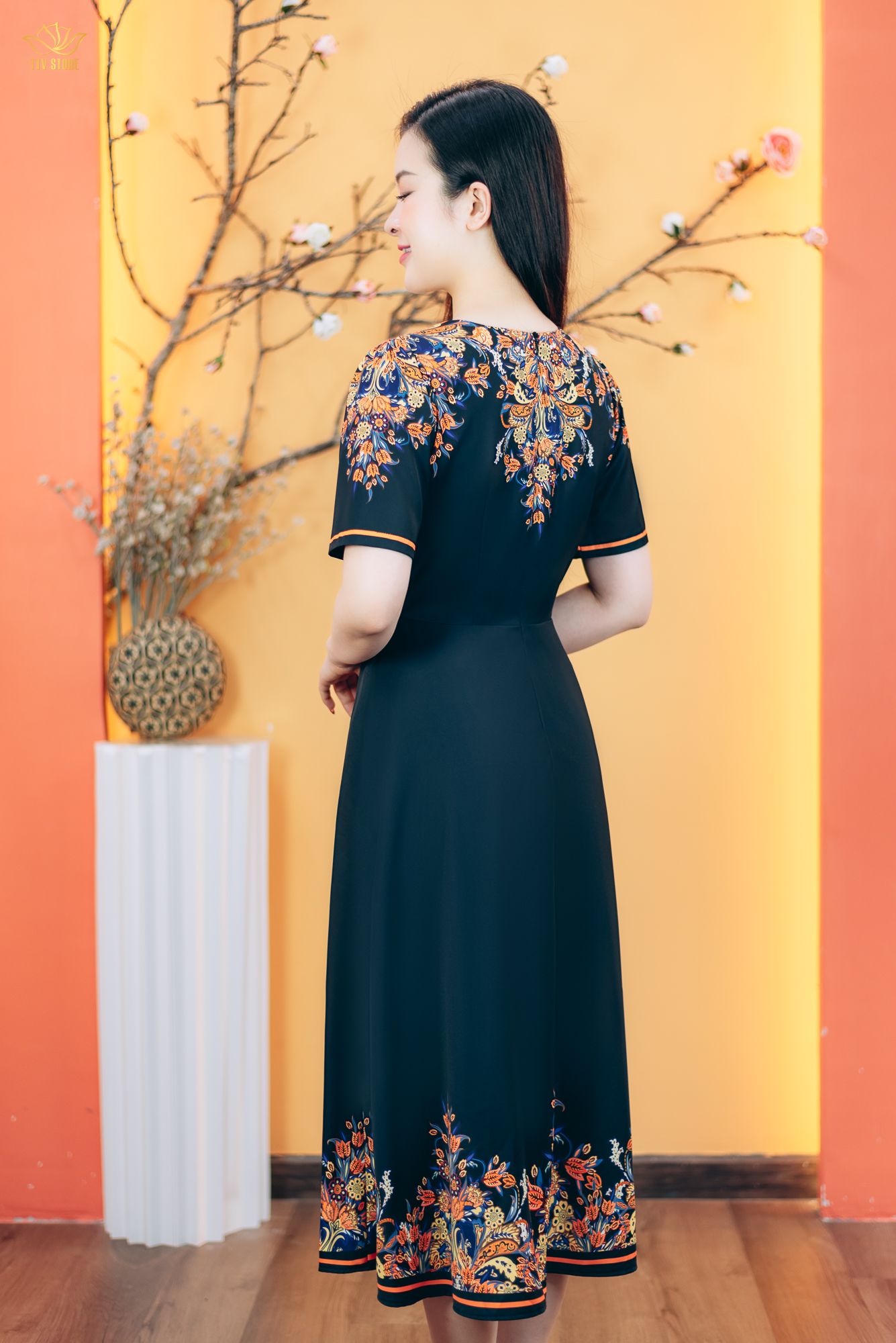 Đầm xòe - Cổ tim tay ngắn - CV - Đen họa tiết - TTV1818