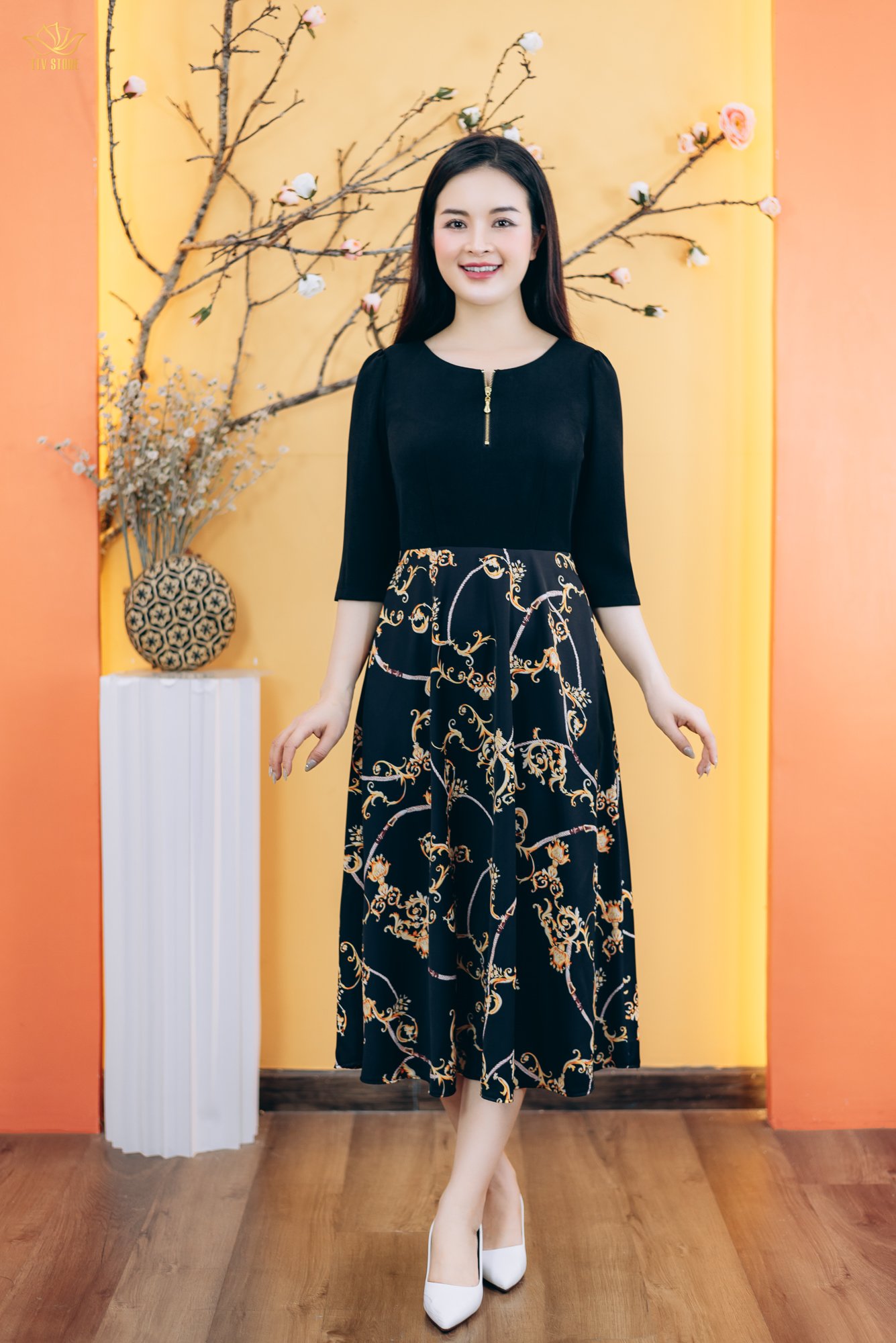 Đầm xòe - Cổ tròn tay lỡ - CV - Đen họa tiết - TTV1828