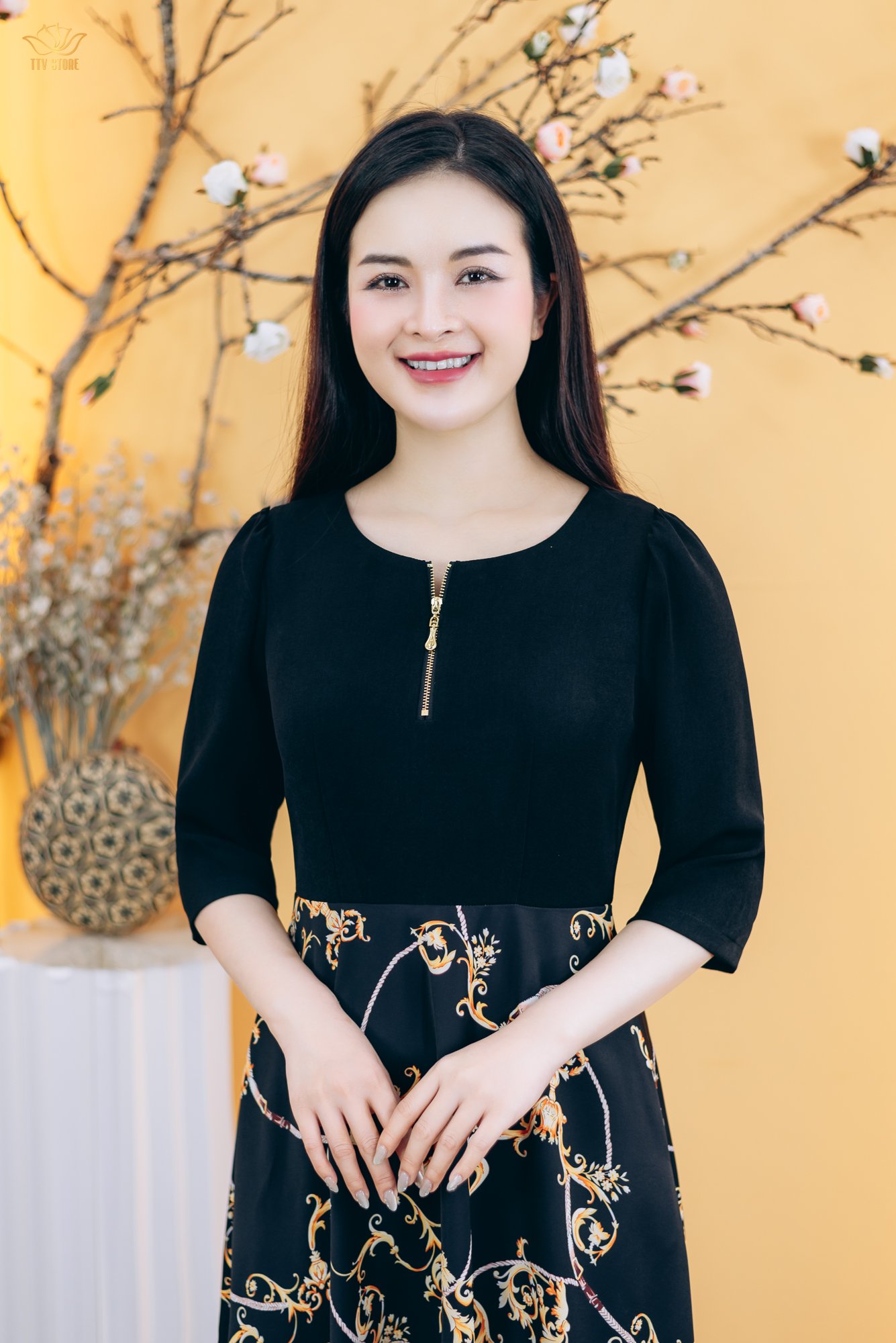 Đầm xòe - Cổ tròn tay lỡ - CV - Đen họa tiết - TTV1828