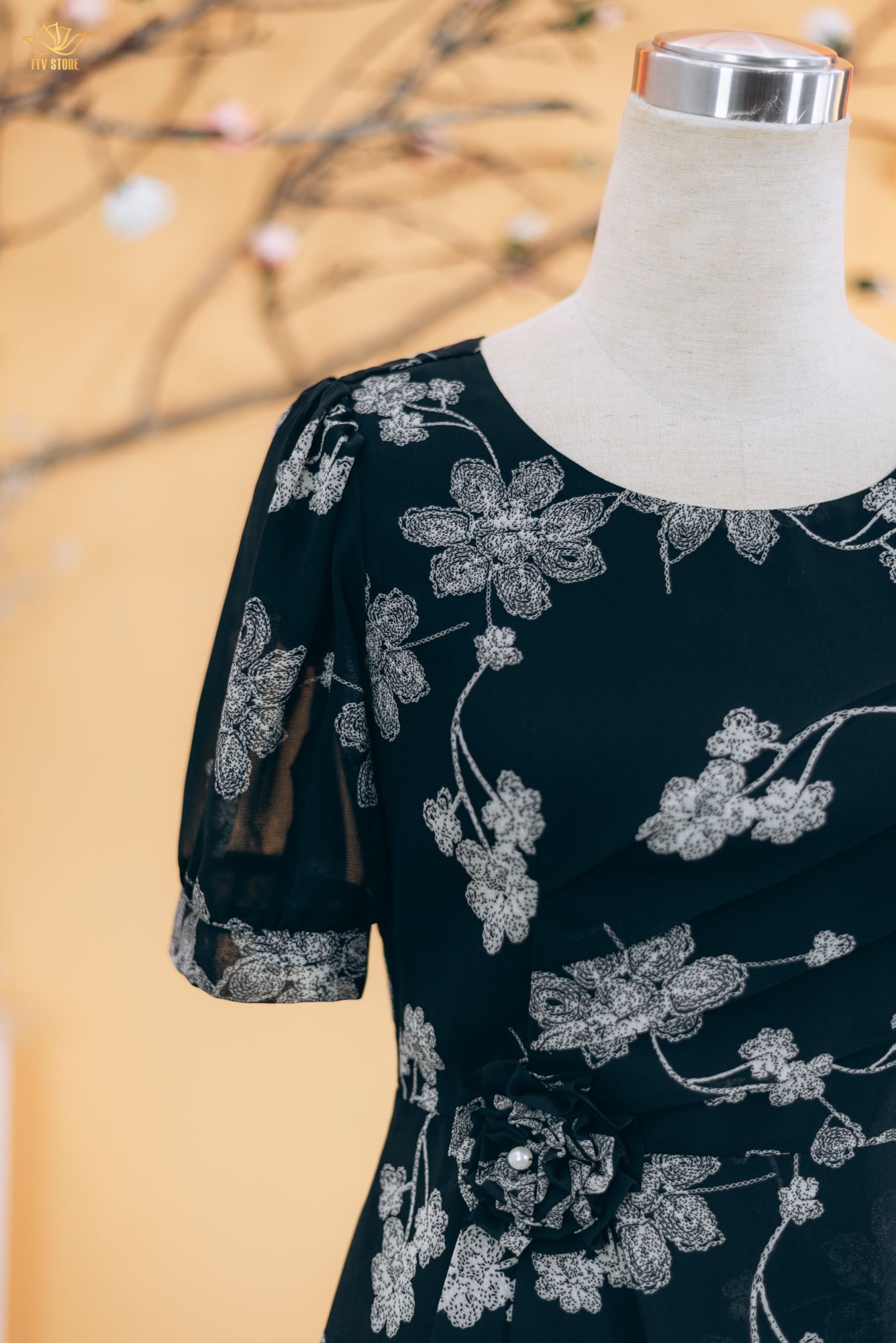 Đầm xòe - Cổ tròn tay ngắn - AH - Đen hoa trắng - TTV1852