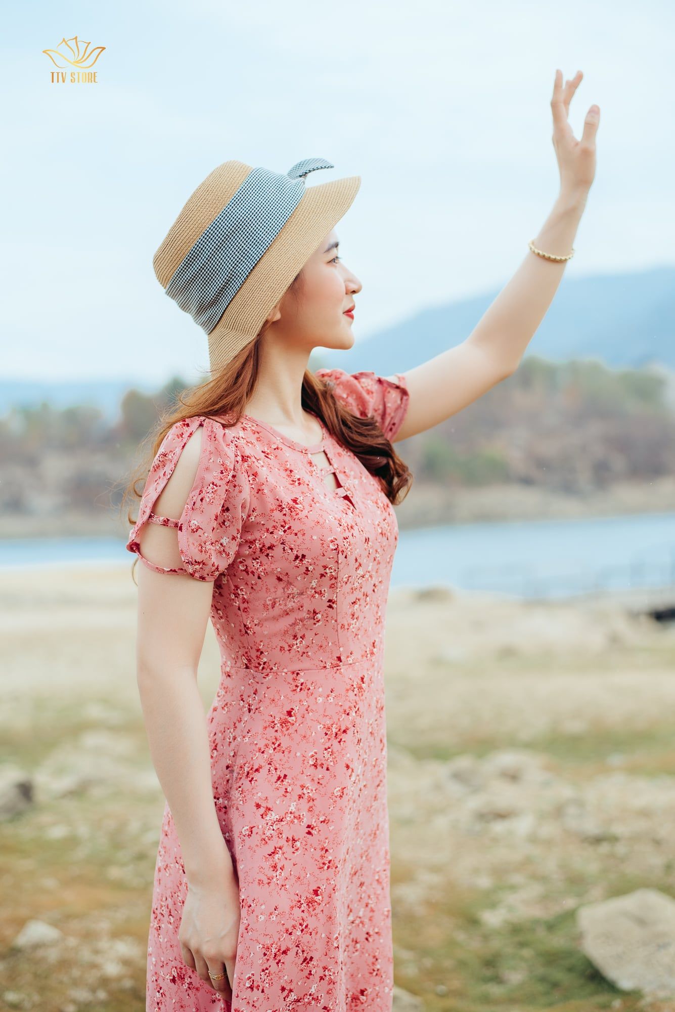 Đầm xòe - Cổ tròn khoét V - CT - Hồng hoa nhí - TTV924