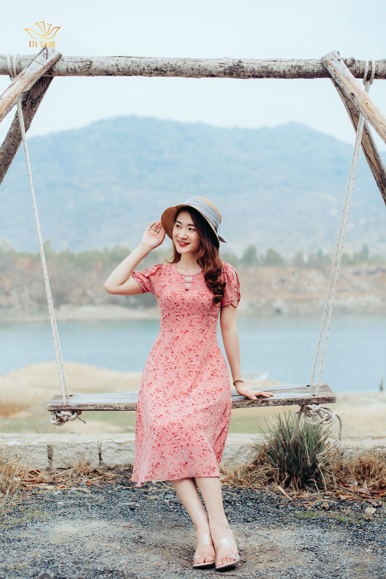 Đầm xòe - Cổ tròn khoét V - CT - Hồng hoa nhí - TTV924