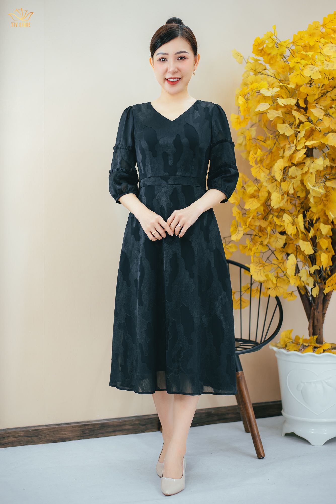 Đầm xòe - Cổ tim tay lỡ - CV - Đen - TTV1492