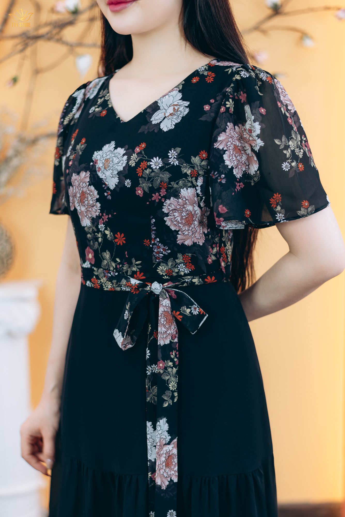 Đầm maxi - Cổ tim tay ngắn thắt dây eo - CD - Đen hoa - TTV1837