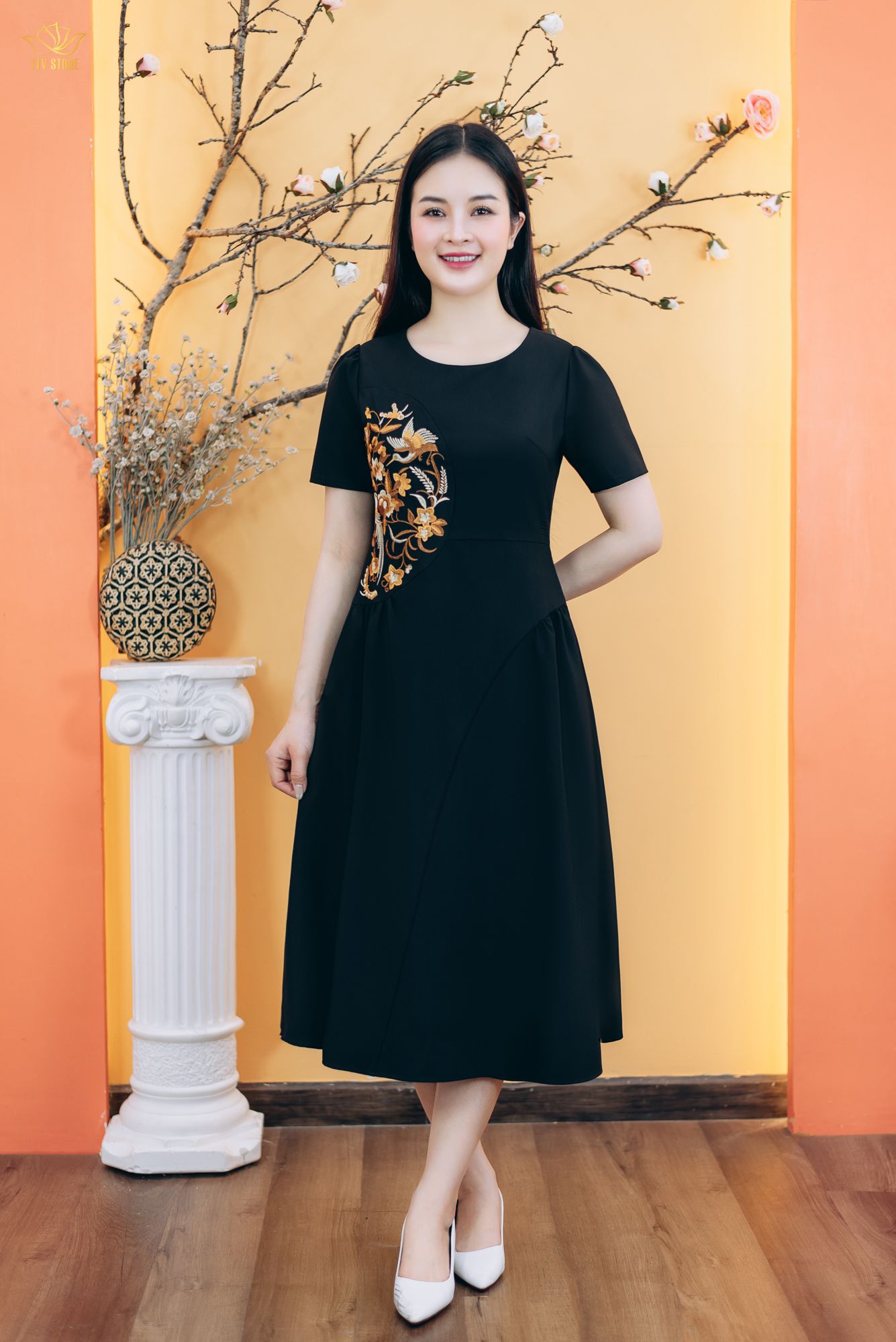 Đầm xòe - Cổ tròn tay ngắn thêu hoa - CD - Đen - TTV1838