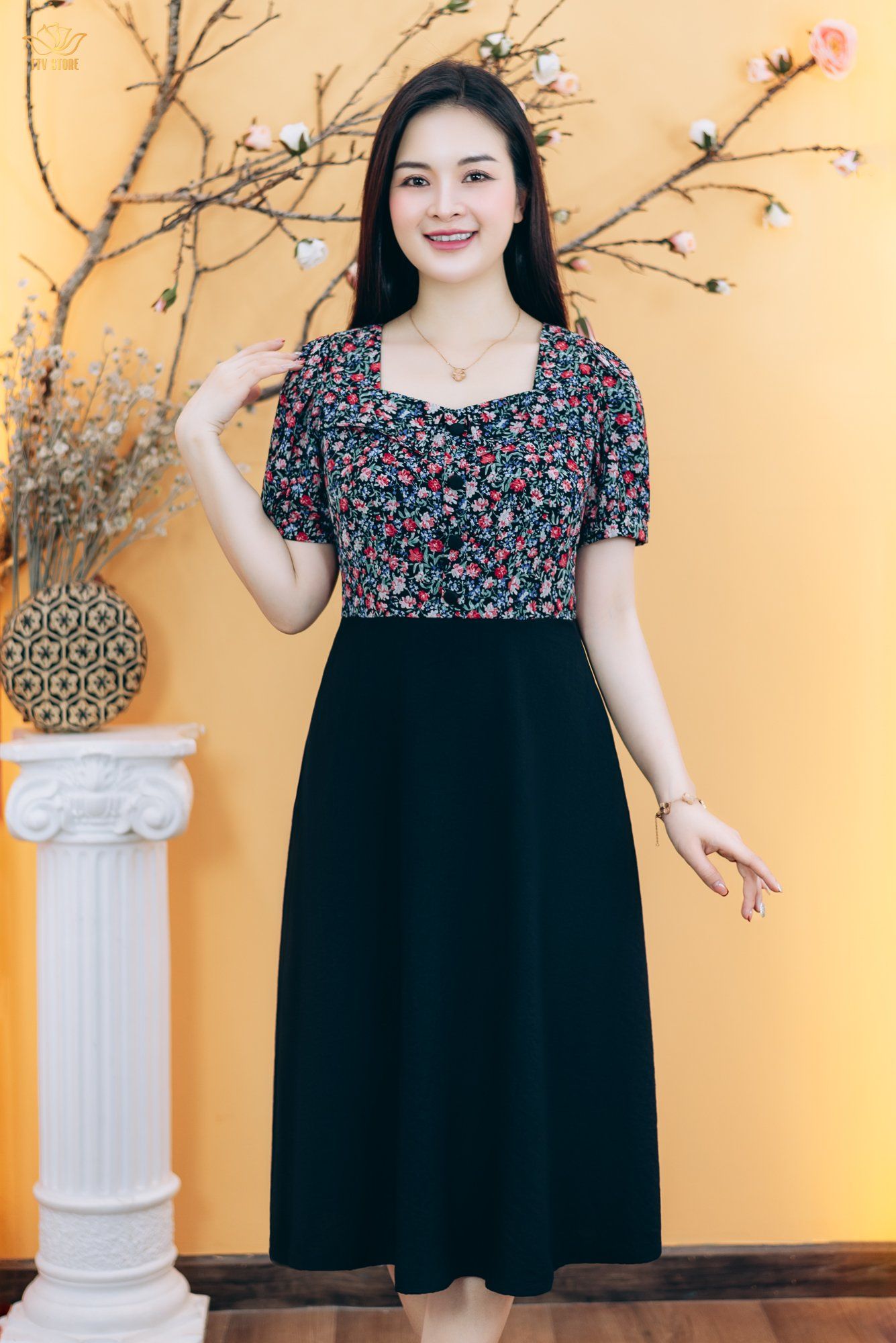 Đầm xòe - Cổ vuông tim kết nút tay ngắn - CV - Đen hoa - TTV1840