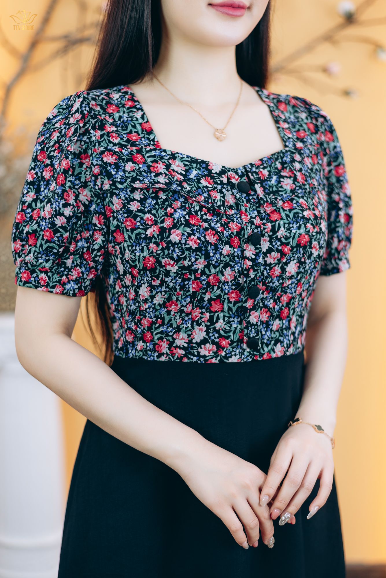 Đầm xòe - Cổ vuông tim kết nút tay ngắn - CV - Đen hoa - TTV1840