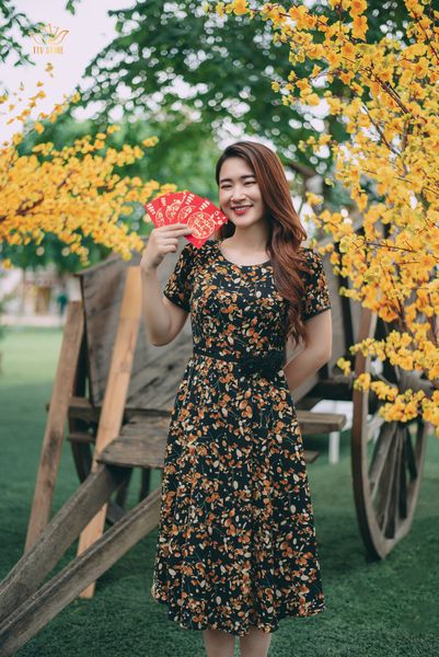 Đầm xoè - Cổ tròn tay ngắn - CD - Đen hoa vàng - TTV1200#