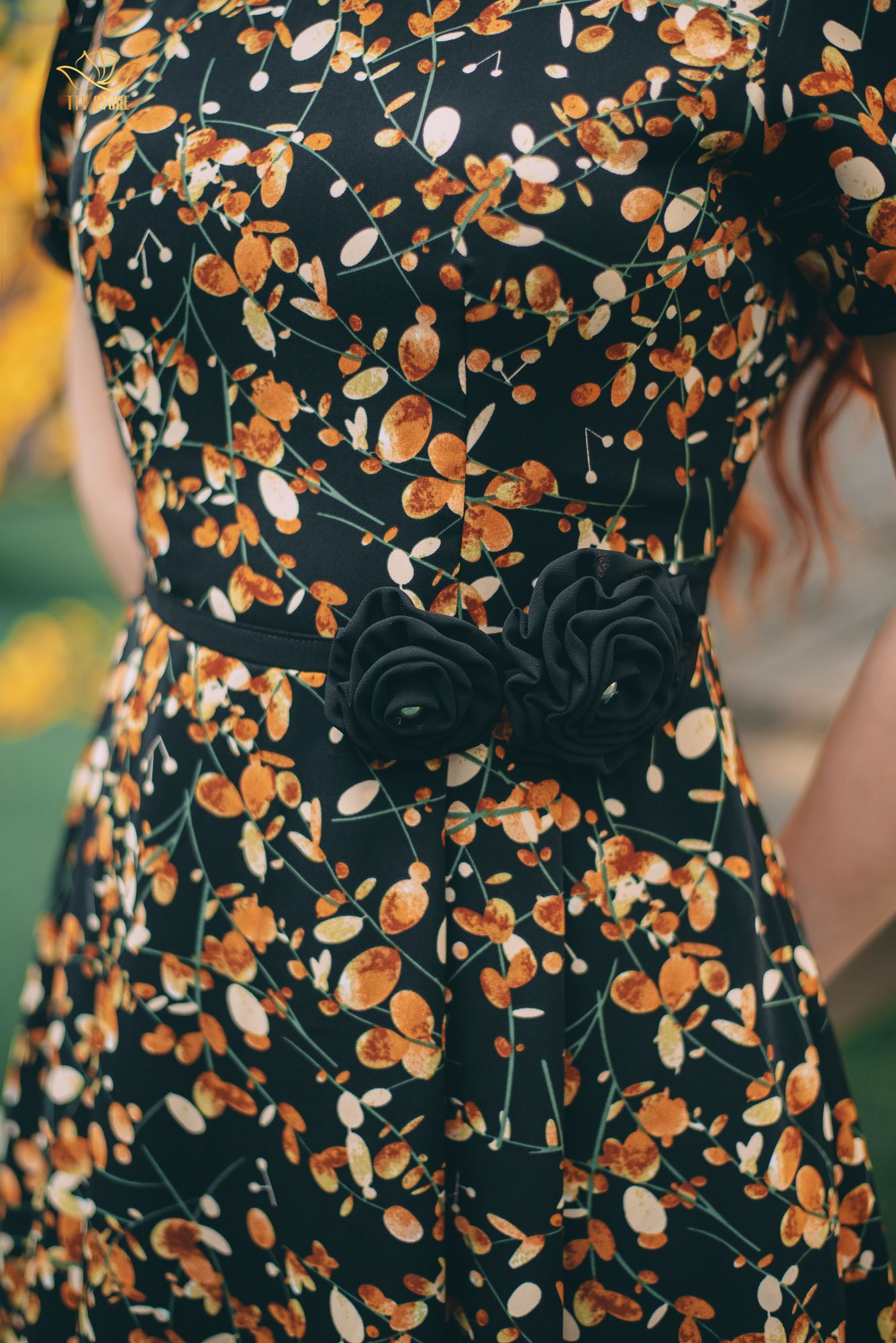 Đầm xoè - Cổ tròn tay ngắn - CD - Đen hoa vàng - TTV1200#