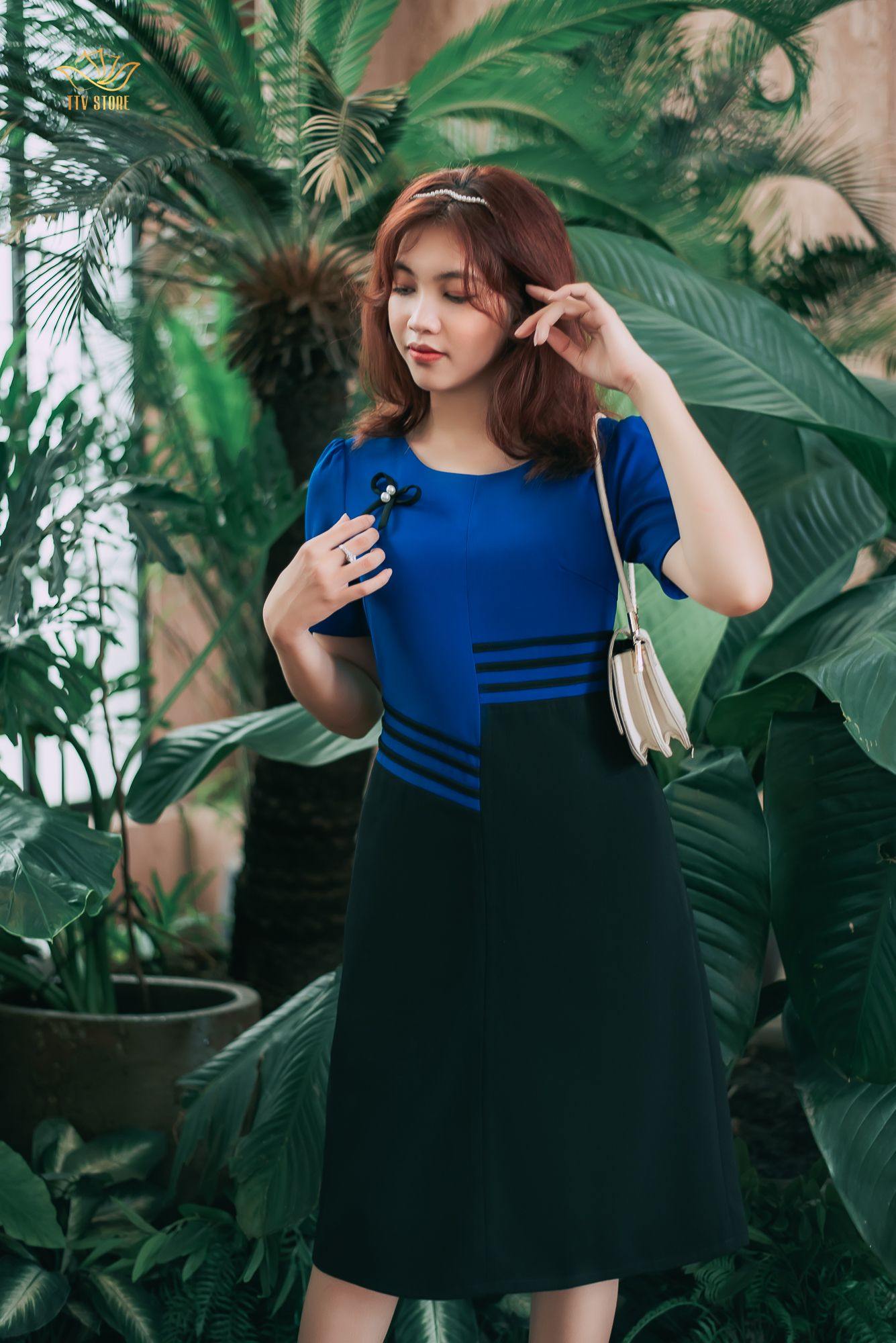 Đồng phục zuyp chân váy công sở màu xanh dương đậm