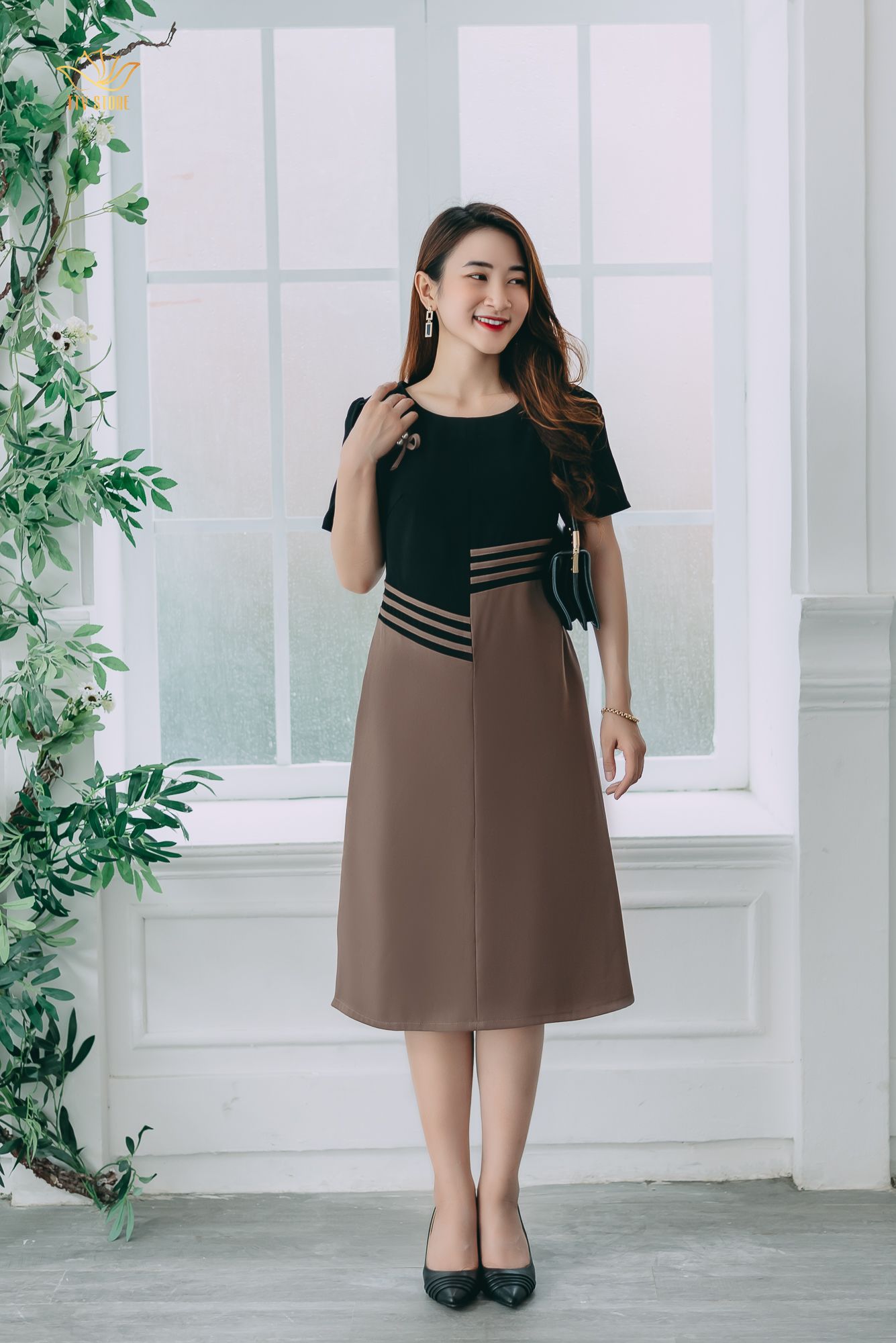 Đầm suông - Cổ tròn tay ngắn - CD - Nâu cà phê phối đen - TTV1199