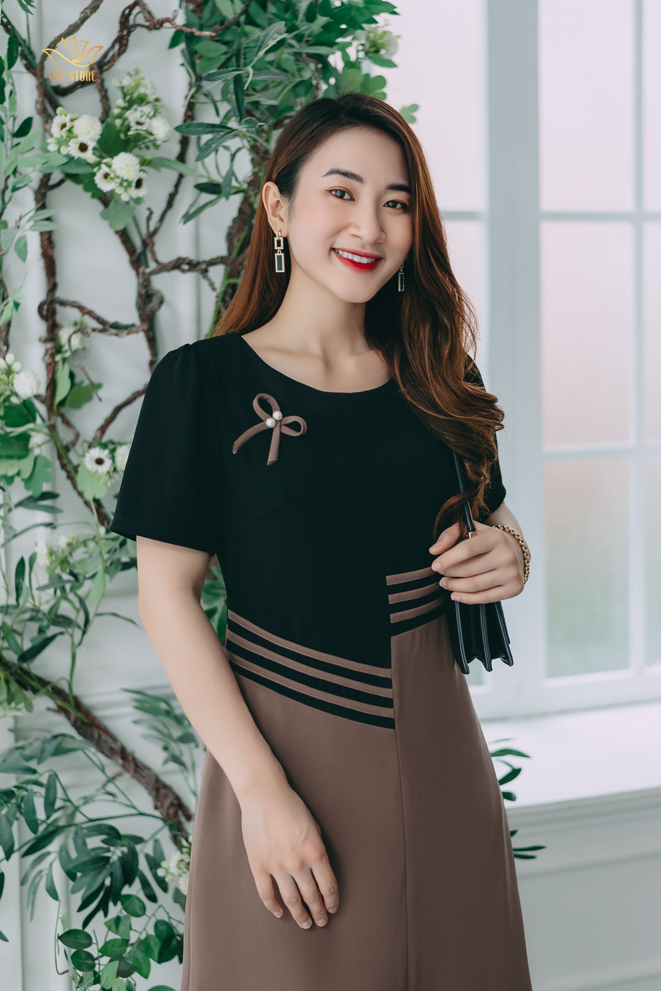 Đầm suông - Cổ tròn tay ngắn - CD - Nâu cà phê phối đen - TTV1199