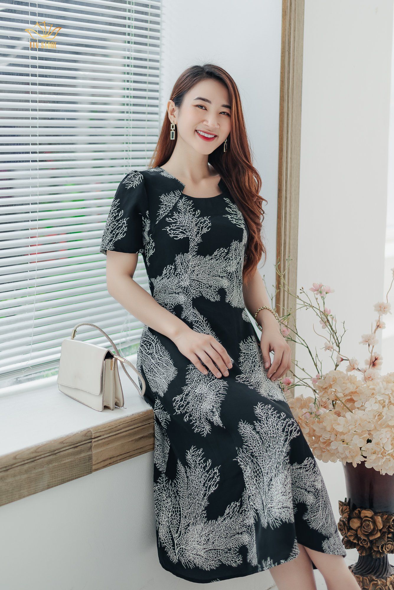 Đầm suông - Cổ tròn tay loe - CV - Đen trắng - TTV1223