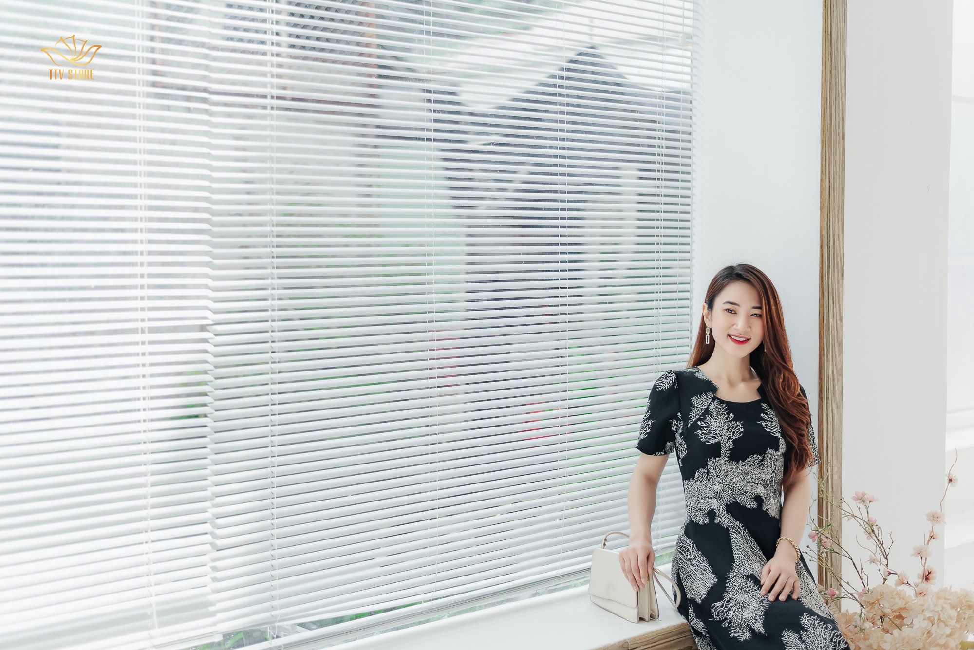 Đầm suông - Cổ tròn tay loe - CV - Đen trắng - TTV1223