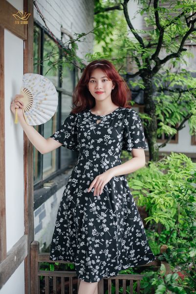 Đầm xòe - Cổ tròn khoét V tay loe - CT - Đen hoa trắng - TTV1210