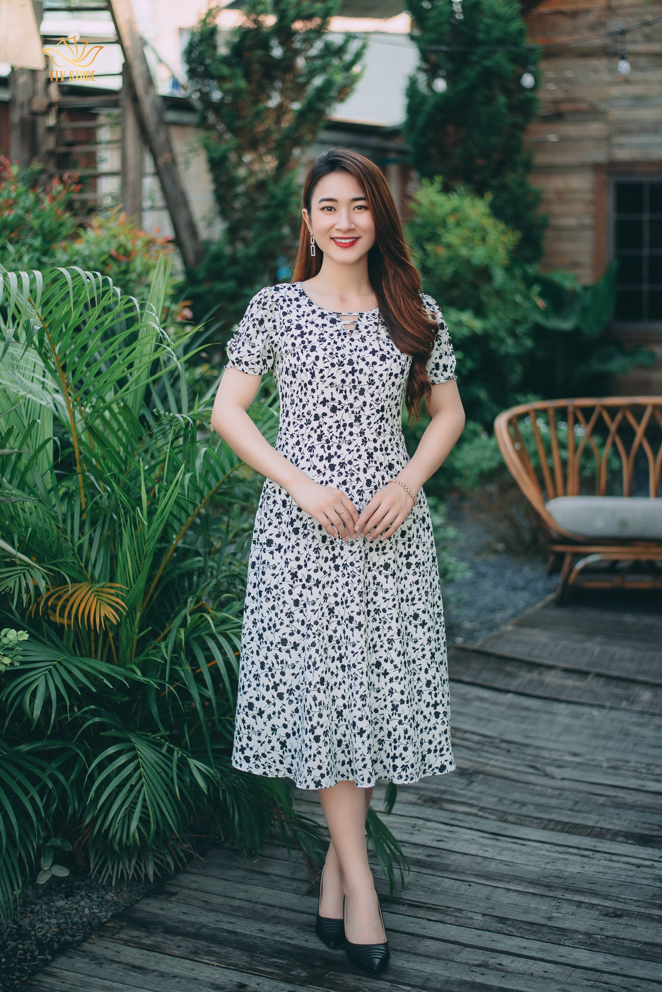 Đầm xoè - Cổ tròn khoét V - CT - Trắng hoa đen - TTV1190