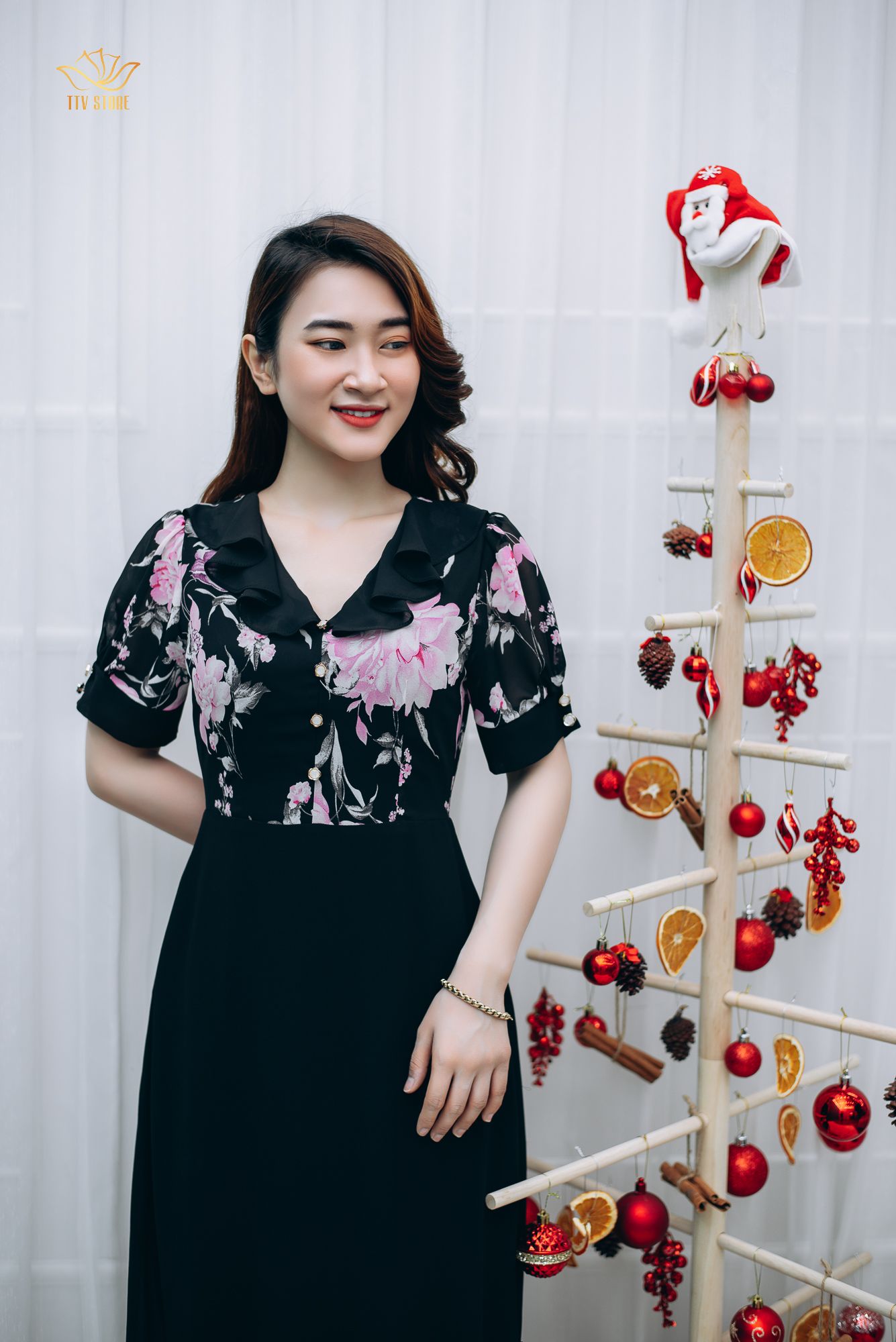 Đầm form A - Cổ tim bèo kết nút tay ngắn - AH - Đen hoa hồng - TTV1184