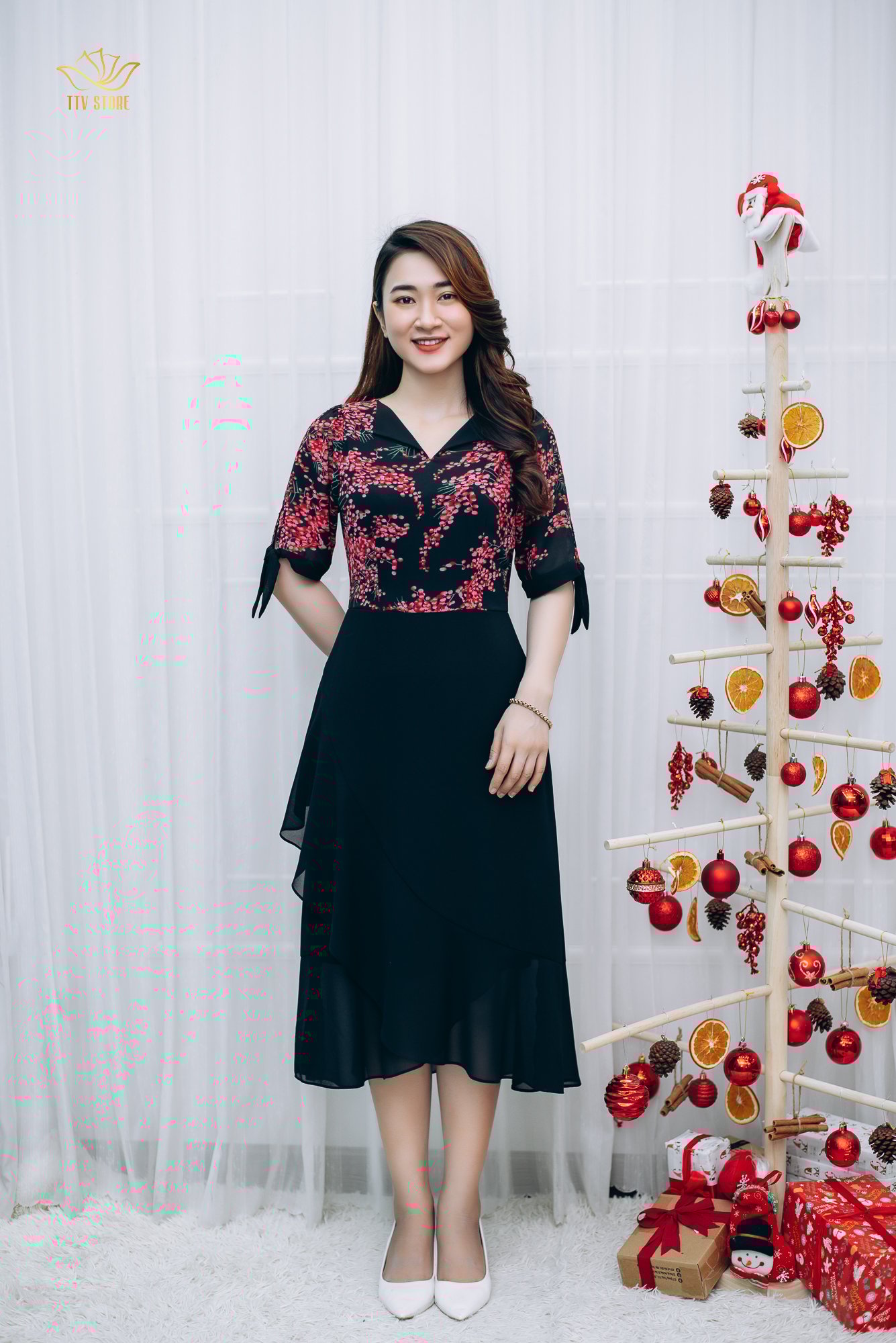 Đầm form A - Cổ bẻ tay lỡ - CV - Đen hoa đỏ - TTV1209