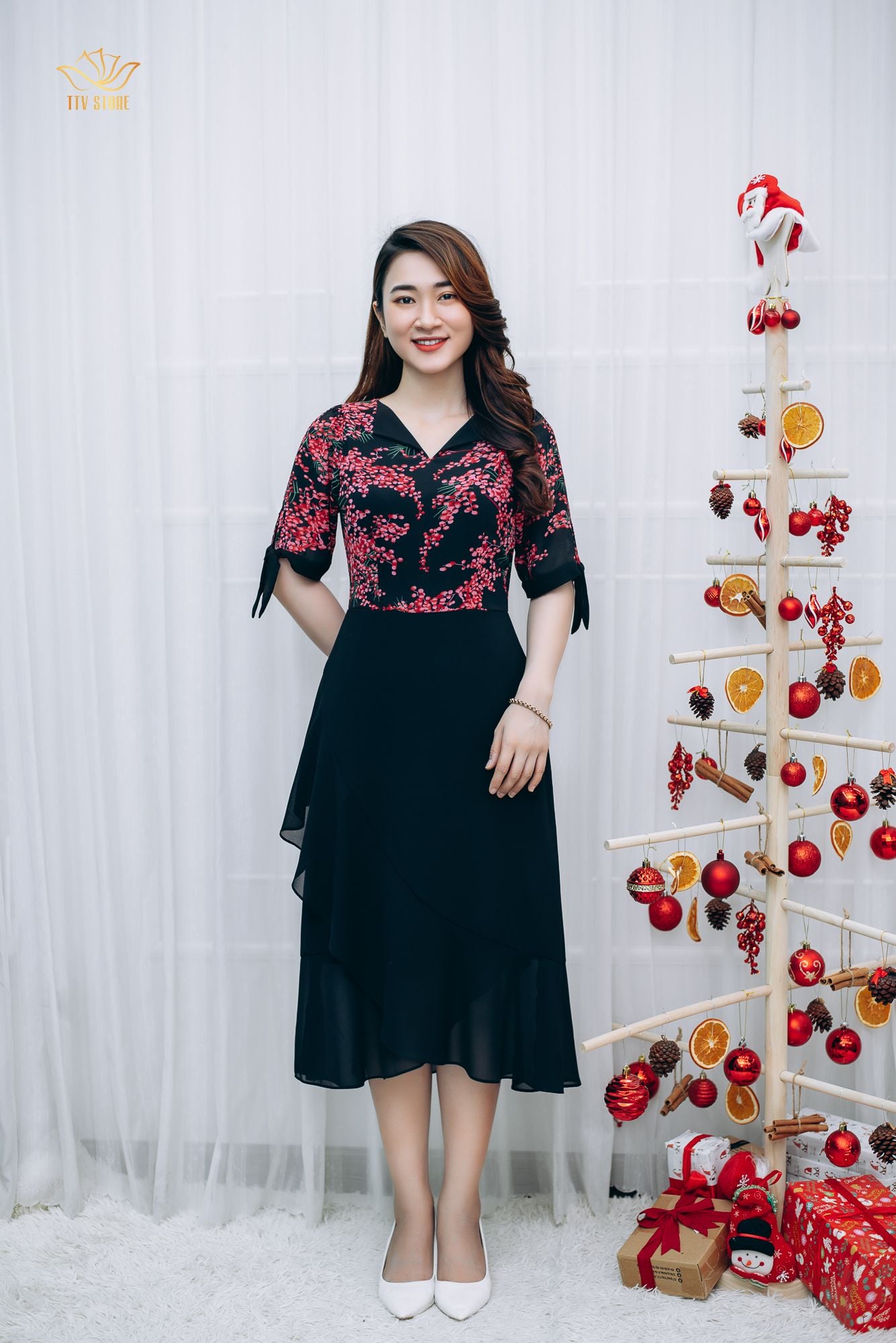 Đầm form A - Cổ bẻ tay lỡ - CV - Đen hoa đỏ - TTV1209