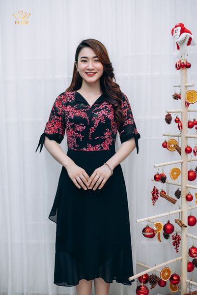 Đầm form A - Cổ bẻ tay lỡ - CV - Đen hoa đỏ - TTV1209