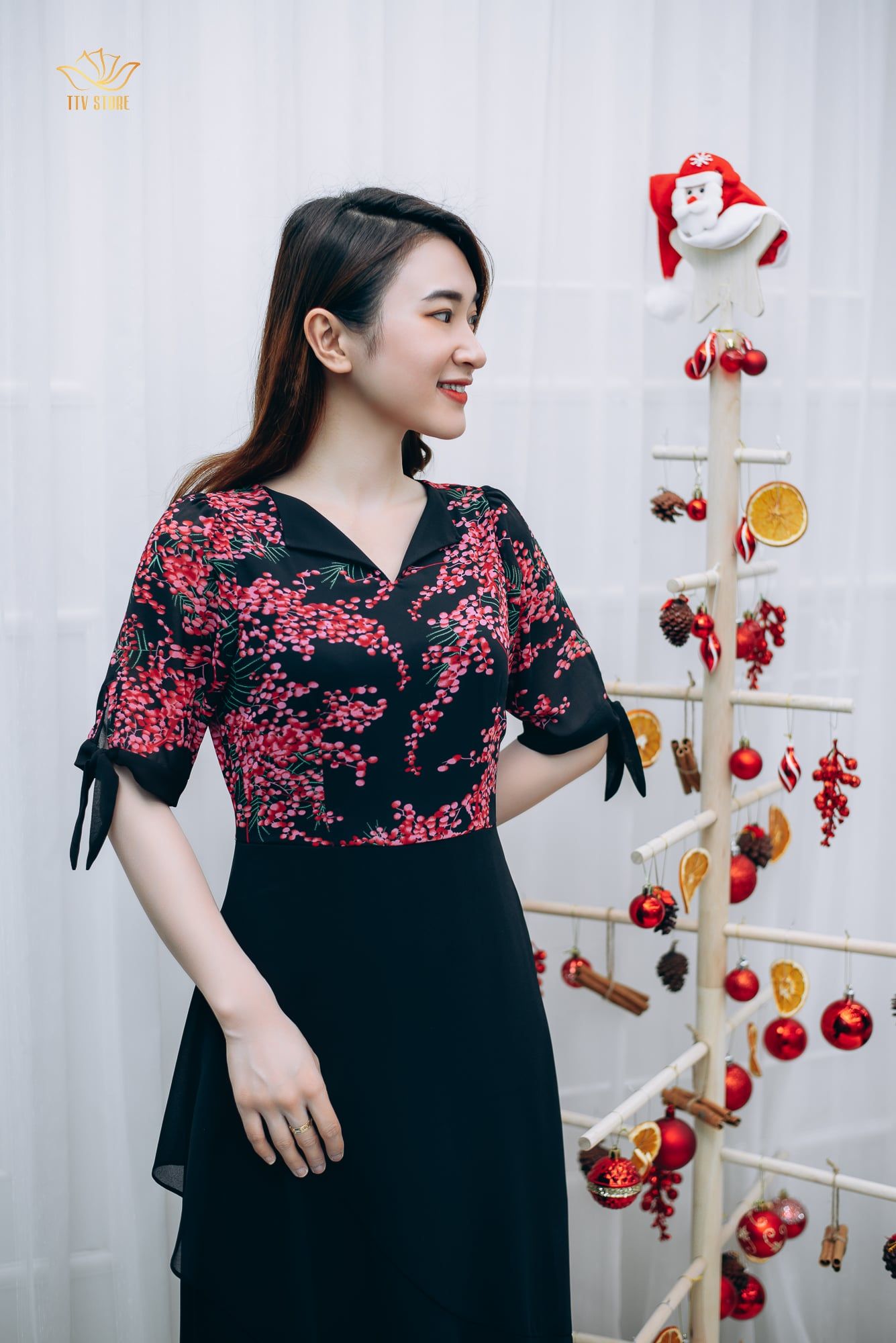 Đầm form A - Cổ bẻ tay lỡ - CV - Đen hoa đỏ - TTV1209