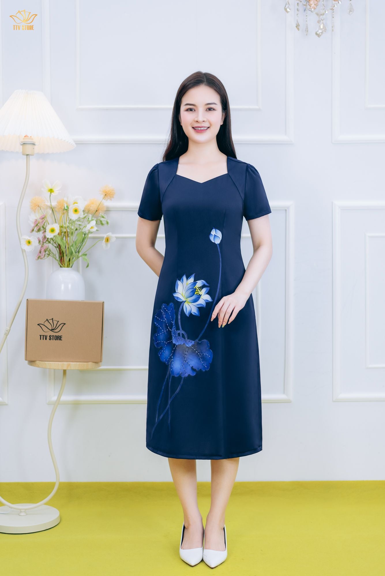 Đầm suông - Cổ vuông tim tay ngắn vẽ hoa kết cườm - CD- Xanh vẽ hoa - TTV1845