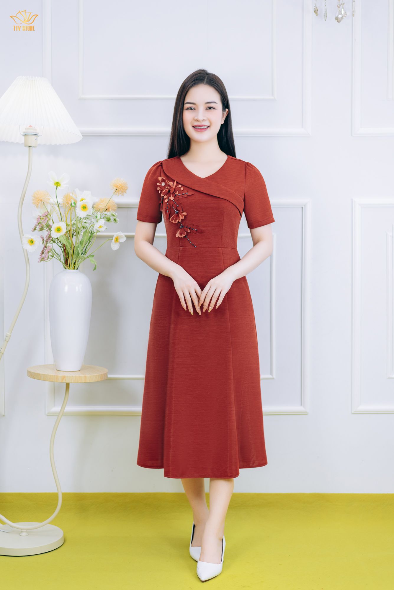 Đầm xòe đuôi cá - Cổ tim lá bâu xéo kết hoa đính cườm tay ngắn - CD - Cam gạch - TTV1859