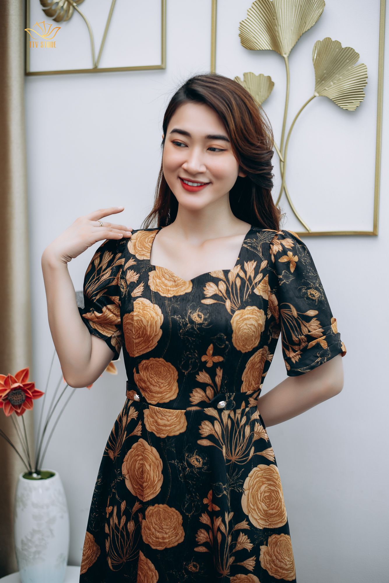 Đầm xòe - Cổ tròn tay ngắn - CT - Đen hoa vàng - TTV1206