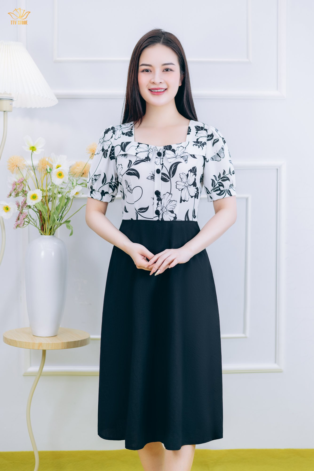 Đầm xòe - Cổ vuông tim kết nút tay ngắn - CV - Trắng hoa đen - TTV1855