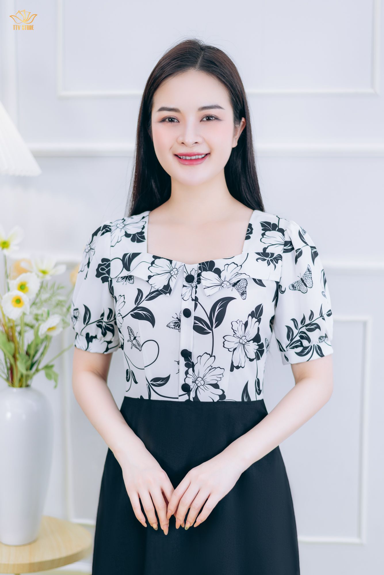 Đầm xòe - Cổ vuông tim kết nút tay ngắn - CV - Trắng hoa đen - TTV1855