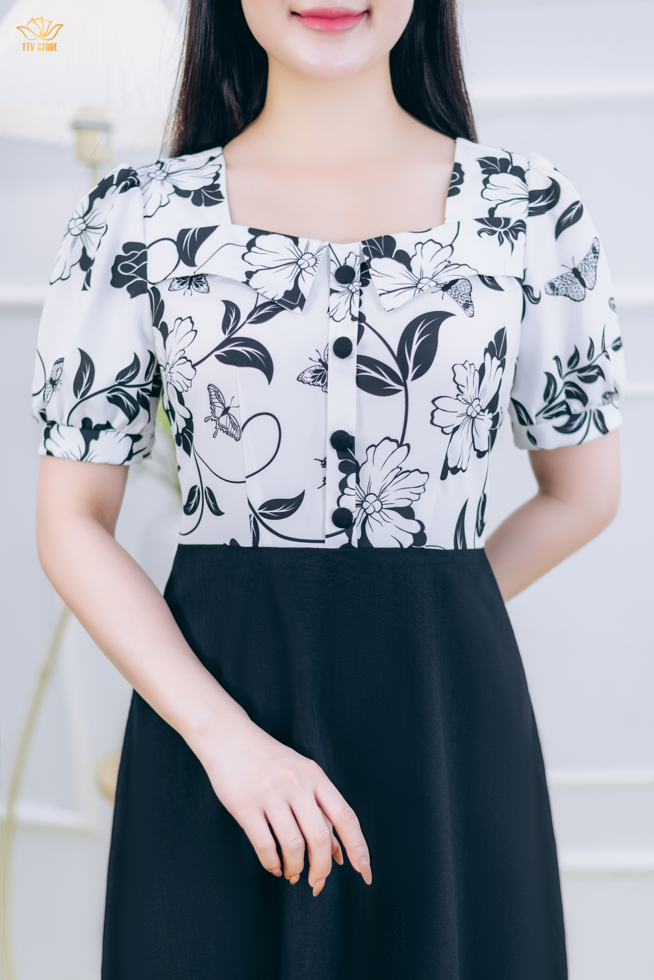Đầm xòe - Cổ vuông tim kết nút tay ngắn - CV - Trắng hoa đen - TTV1855