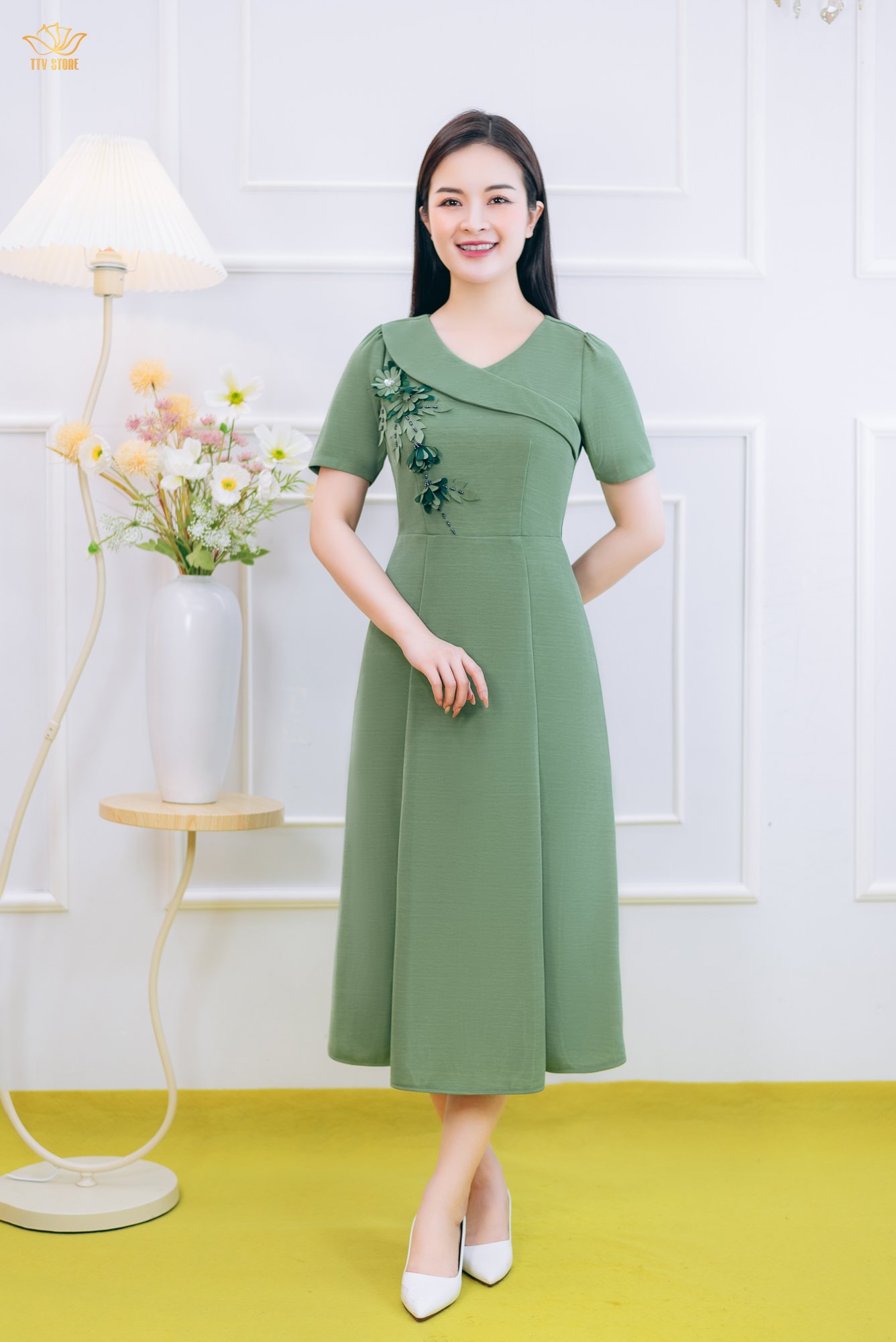 Đầm xòe đuôi cá - Cổ tim lá bâu xéo kết hoa đính cườm tay ngắn - CD - Xanh vỏ đậu - TTV1859
