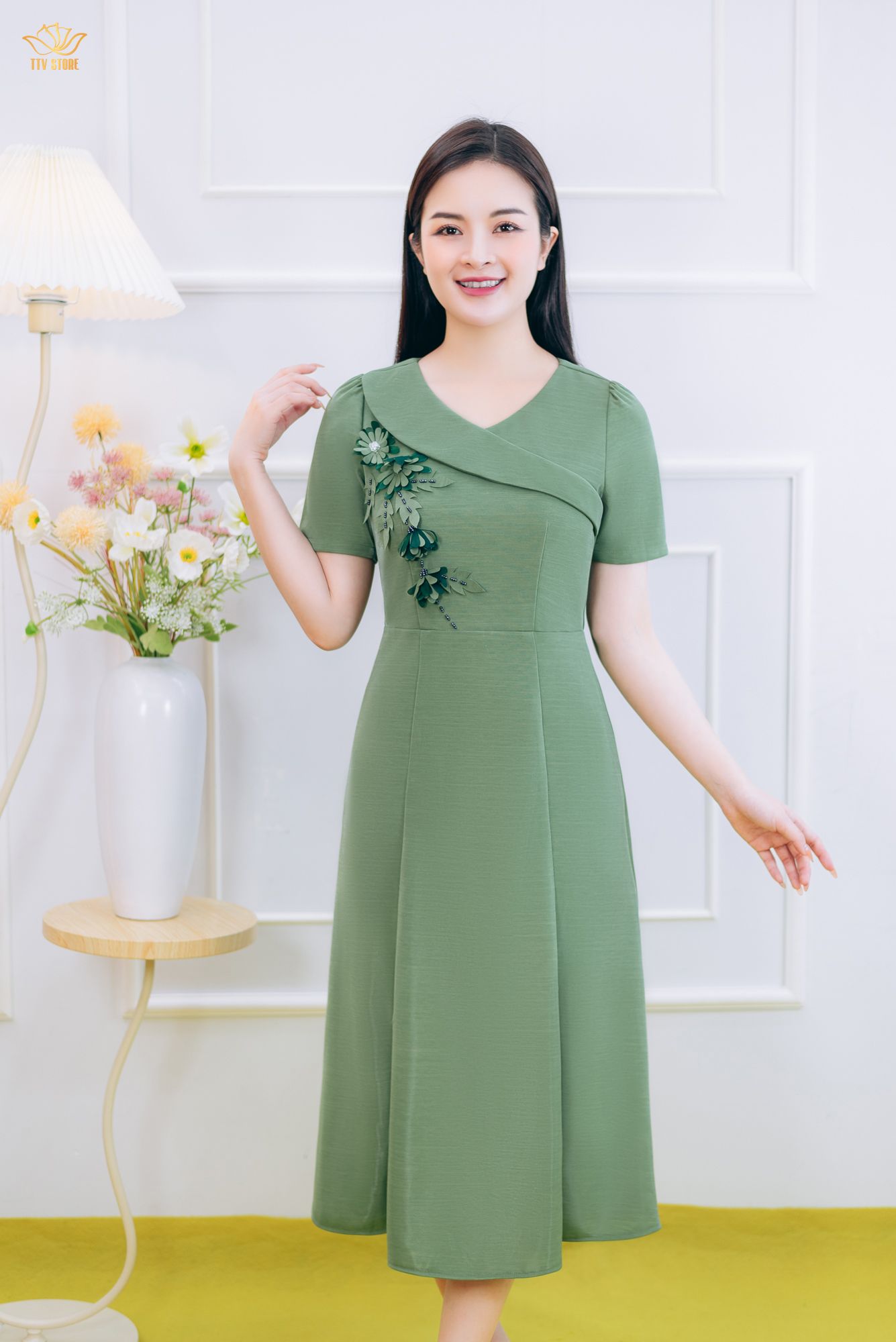 Đầm xòe đuôi cá - Cổ tim lá bâu xéo kết hoa đính cườm tay ngắn - CD - Xanh vỏ đậu - TTV1859