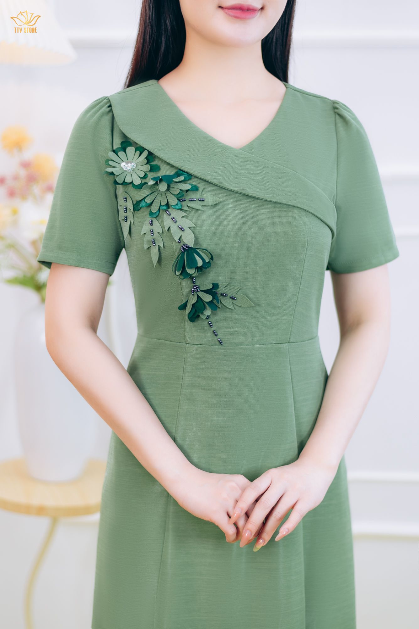 Đầm xòe đuôi cá - Cổ tim lá bâu xéo kết hoa đính cườm tay ngắn - CD - Xanh vỏ đậu - TTV1859