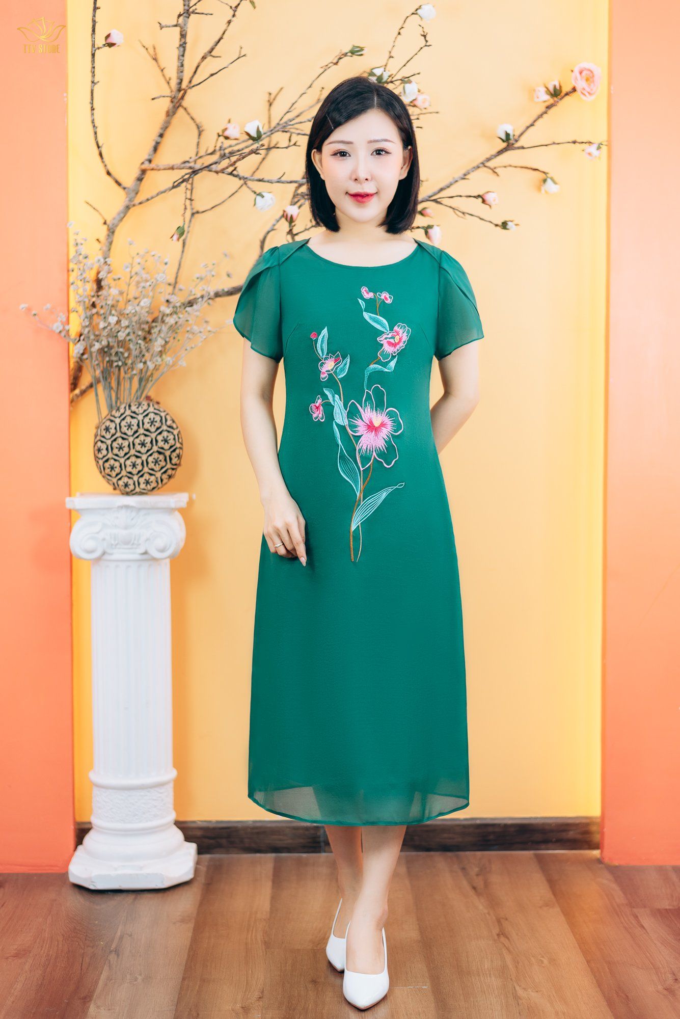 Đầm suông - Cổ thuyền thêu hoa tay cánh hồng - CD - Xanh lá - TTV1856