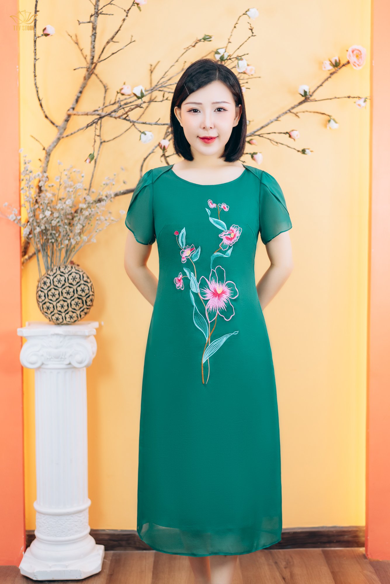 Đầm suông - Cổ thuyền thêu hoa tay cánh hồng - CD - Xanh lá - TTV1856