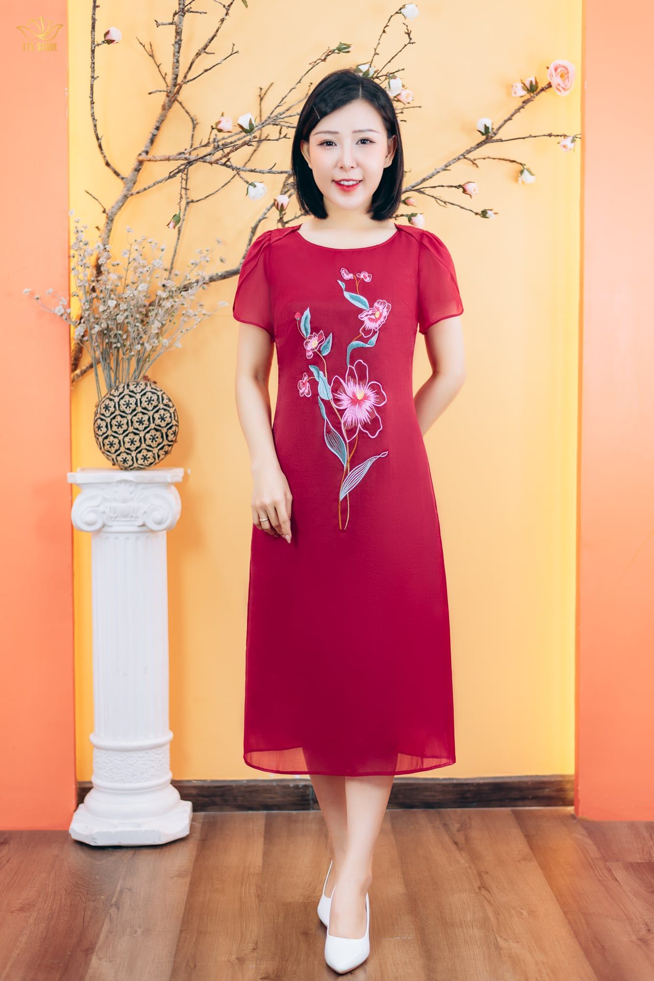 Đầm suông - Cổ thuyền thêu hoa tay cánh hồng - CD - Đỏ đô - TTV1856