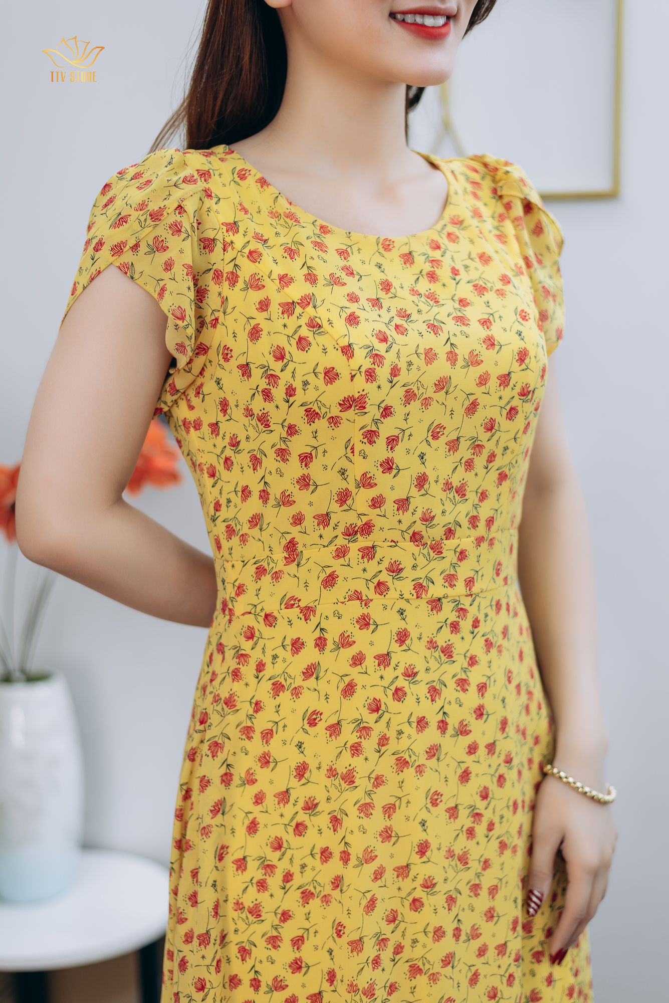 Đầm form A - Cổ tròn tay búp - CT - Vàng hoa đỏ - TTV1218
