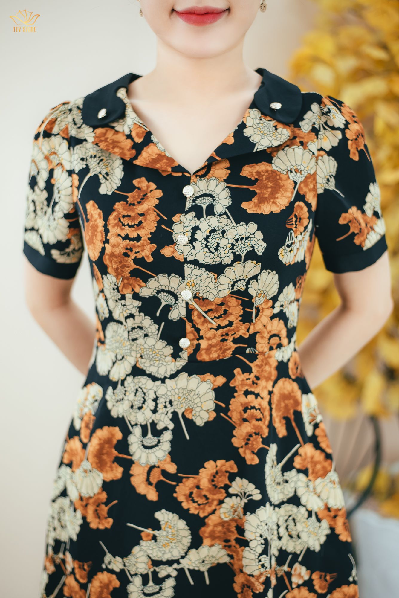 Đầm xòe - Cổ B cách tân kết nút tay ngắn - CV - Đen họa tiết - TTV1507