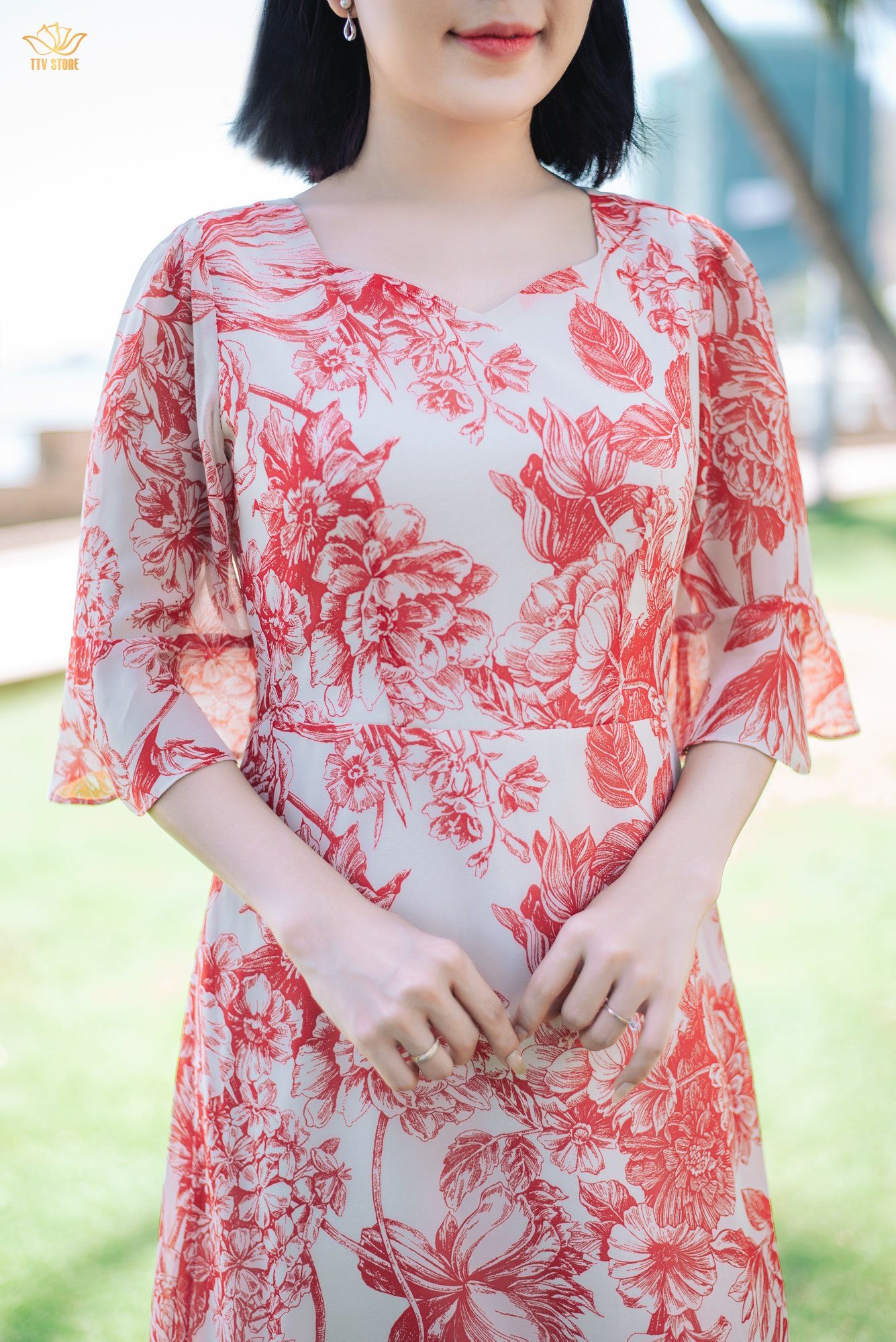 Đầm xòe Mullet - Cổ vuông tim tay chuông - CD - Kem hoa đỏ - TTV1831