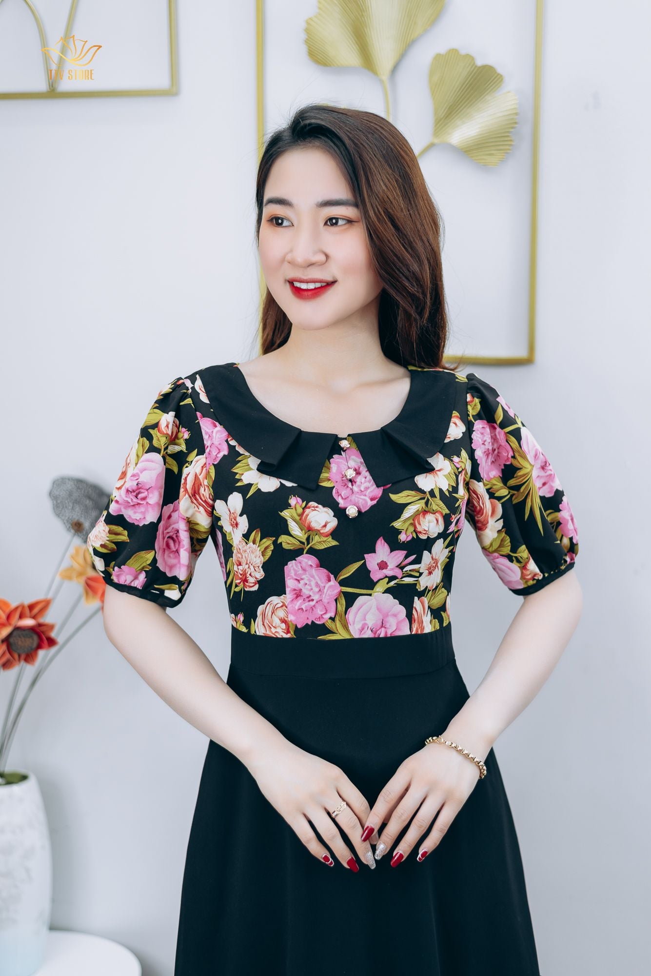 Đầm xòe - Cổ lá sen kết nút tay ngắn - CV - Đen hoa hồng - TTV1230