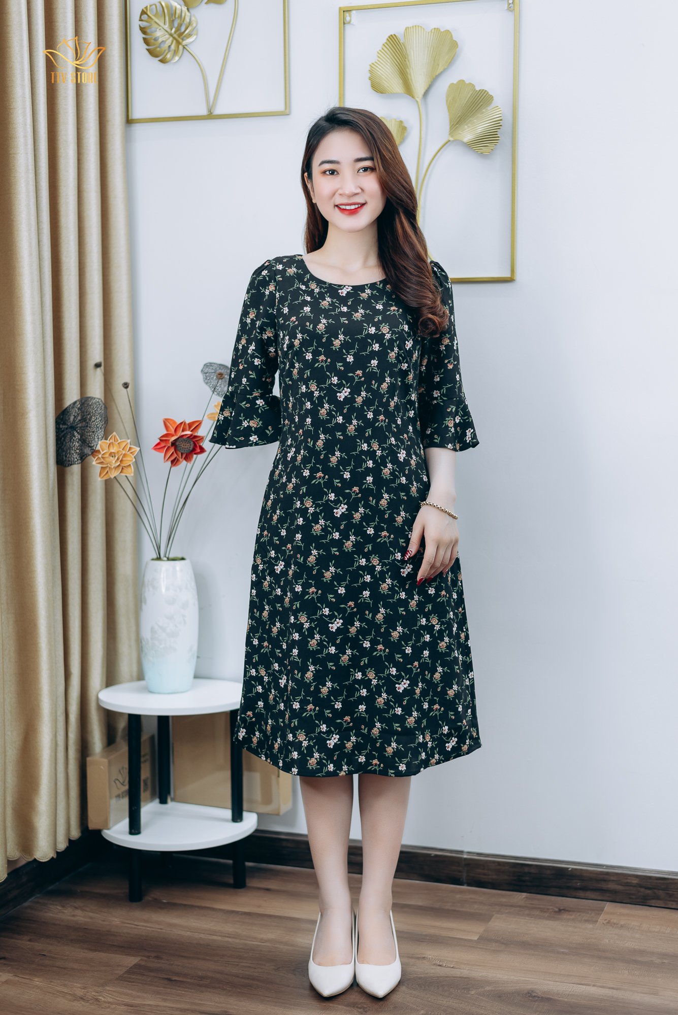 Đầm suông - Cổ tròn tay chuông - CV - Đen hoa nhí - TTV1236