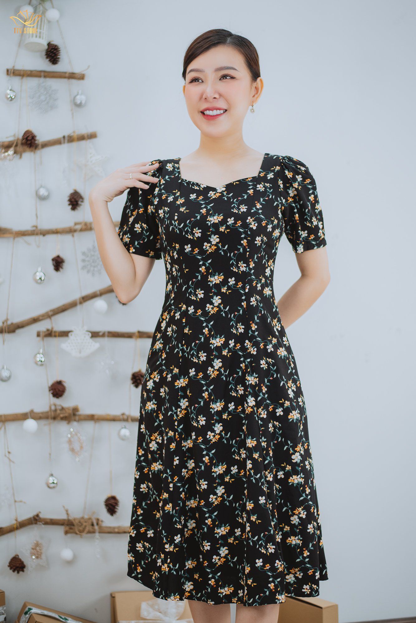 Đầm xòe 8 mảnh - Cổ vuông tay ngắn - AH - Đen hoa - TTV1529